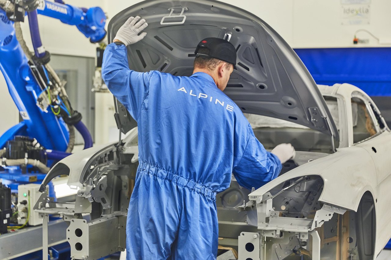 2017 - Fabrication De L'Alpine A110 À L'Usine De Dieppe