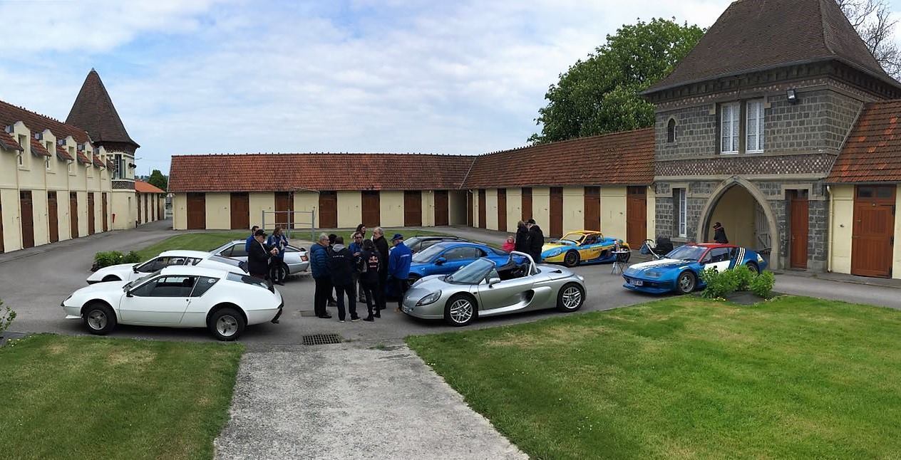 Public | La Livraison Exceptionnelle D'Une Alpine A110 À Dieppe !