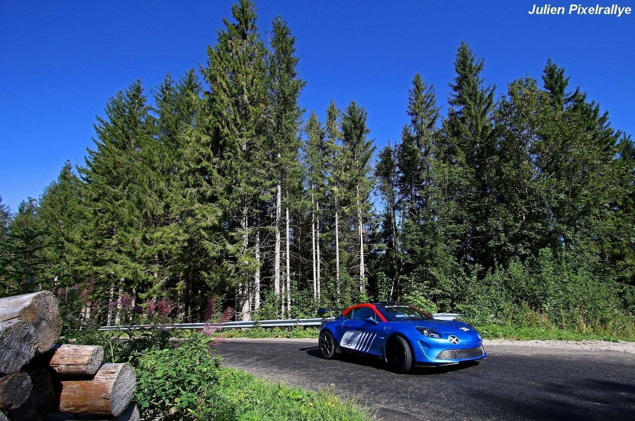 Manu Guigou Au Volant De L'Alpine A110 Rally