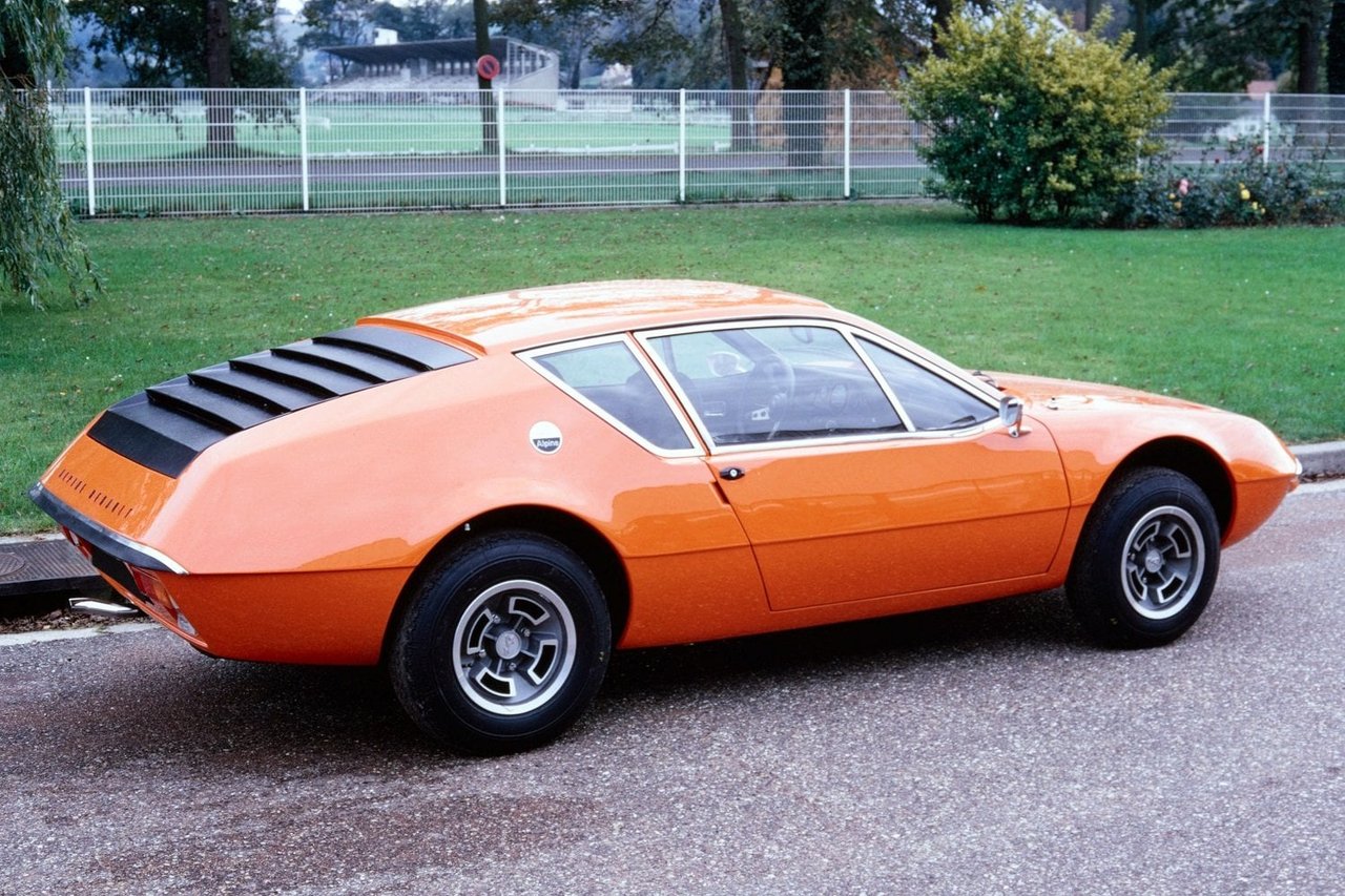 Vitrages Pour Anciennes : Quelles Sont Les Solutions ? 8 Alpine A310 4 Cylindres Orange À L'Usine De Dieppe