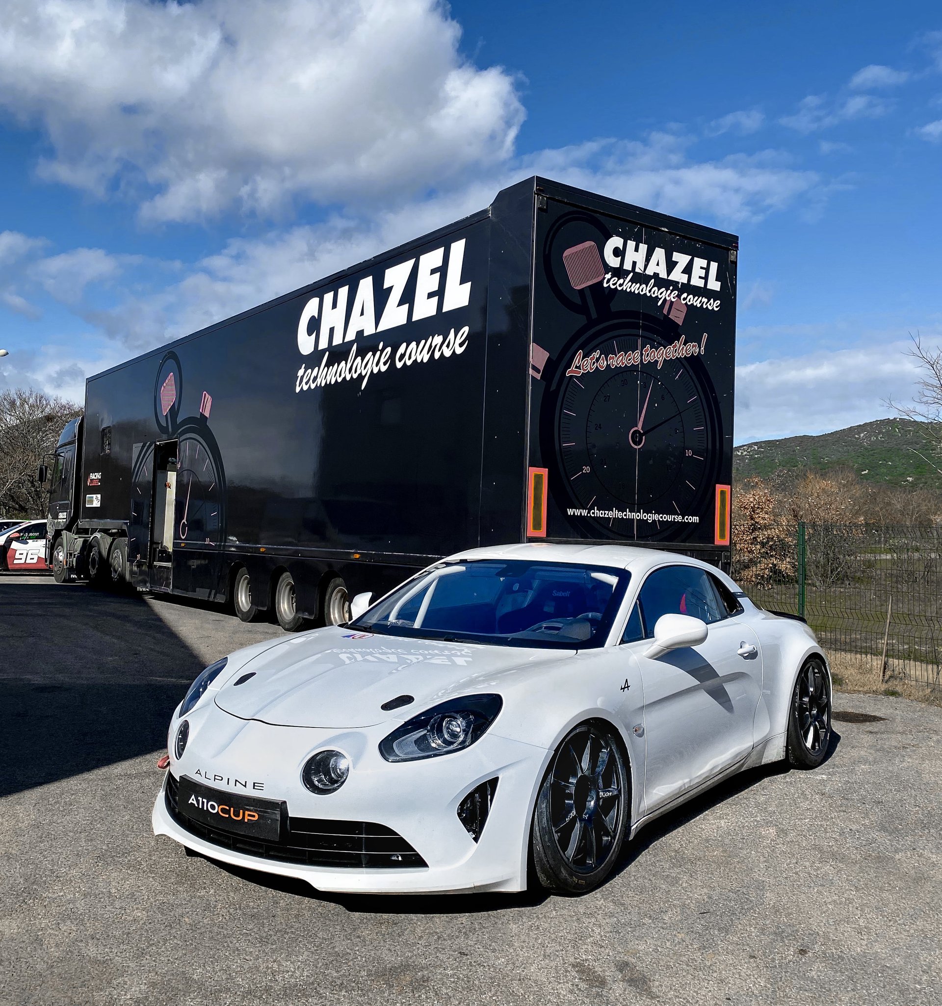 Rencontre Avec Louis Chazel Et L'Arrivée De L'Alpine A110 Au Cœur Du Team Chazel 3 Alpine A110 Cup Chazel 2 | Rencontre Avec Louis Chazel Et L'Arrivée De L'Alpine A110 Au Cœur Du Team Chazel