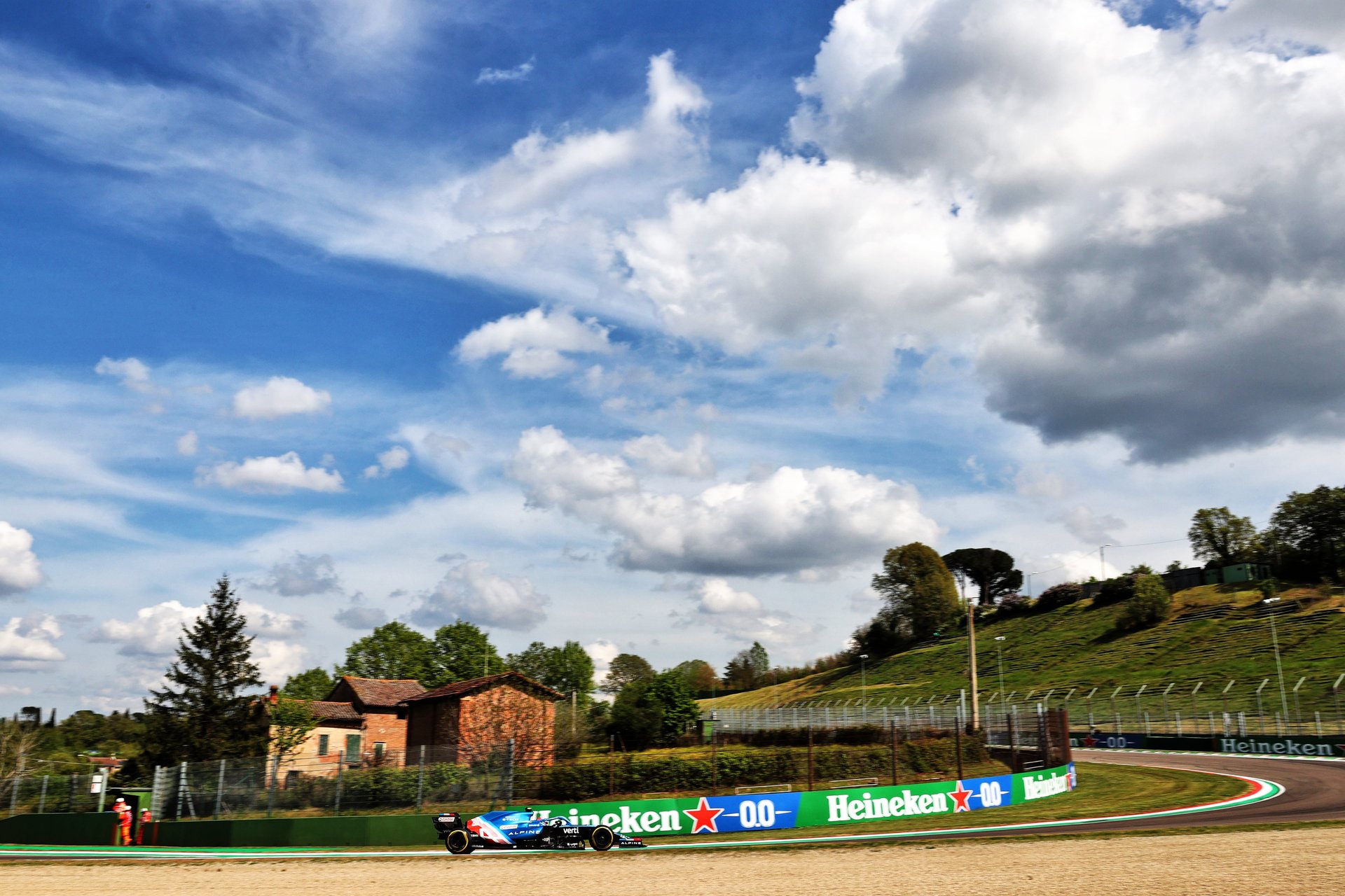Alpine F1 Team A521 Alonso Ocon Brivio Permane Imola 2021 Test 15 Scaled | Alpine F1 Team En Milieu De Peloton Aux Essais À Imola