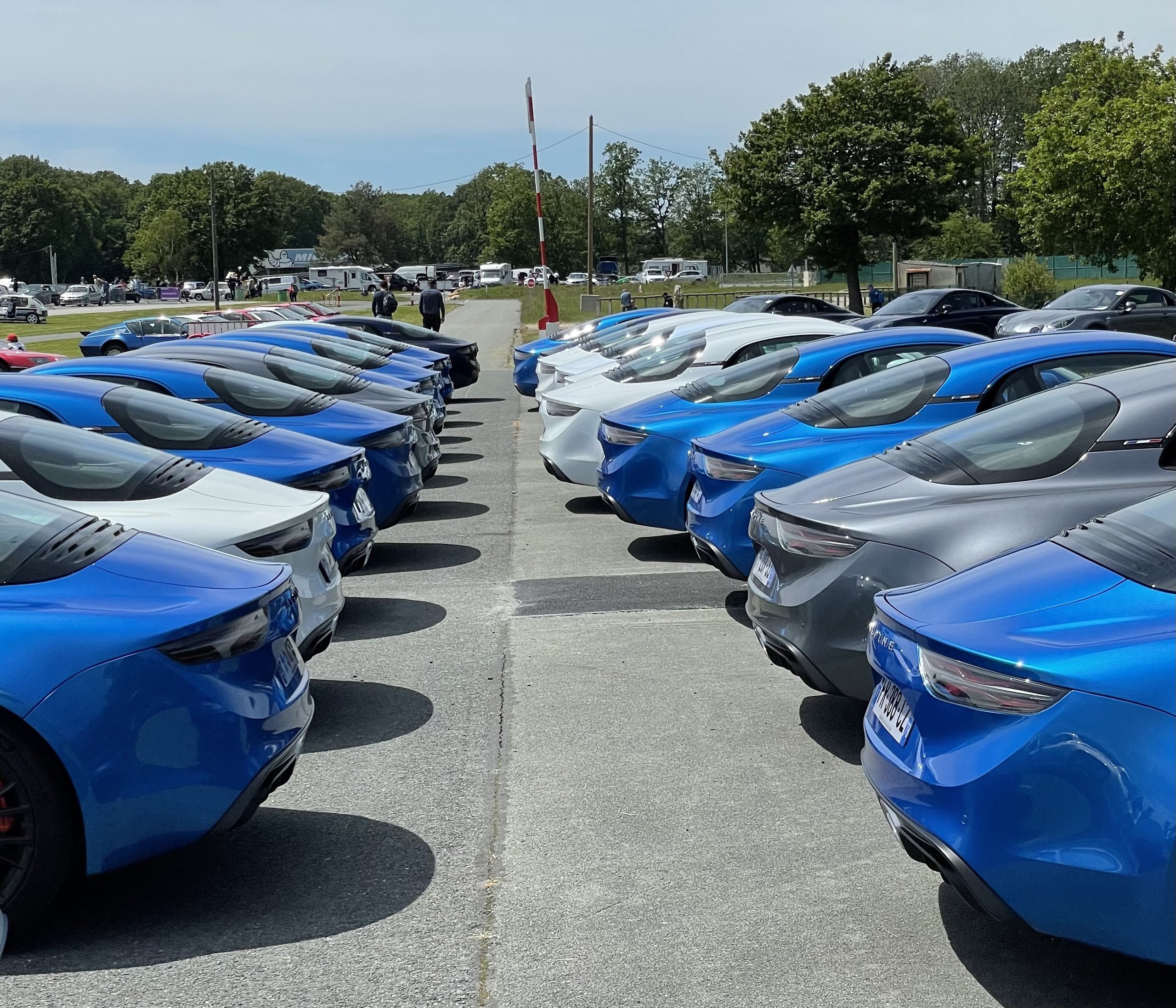 Liberté Égalité Roulez 2021. Le Jour Où Les Nouvelles Alpine A110 Ont Pris Le Dessus. 14 A9176724 2053 4Dfb 90C1 6B0634A1A88F | Liberté Égalité Roulez 2021. Le Jour Où Les Nouvelles Alpine A110 Ont Pris Le Dessus.