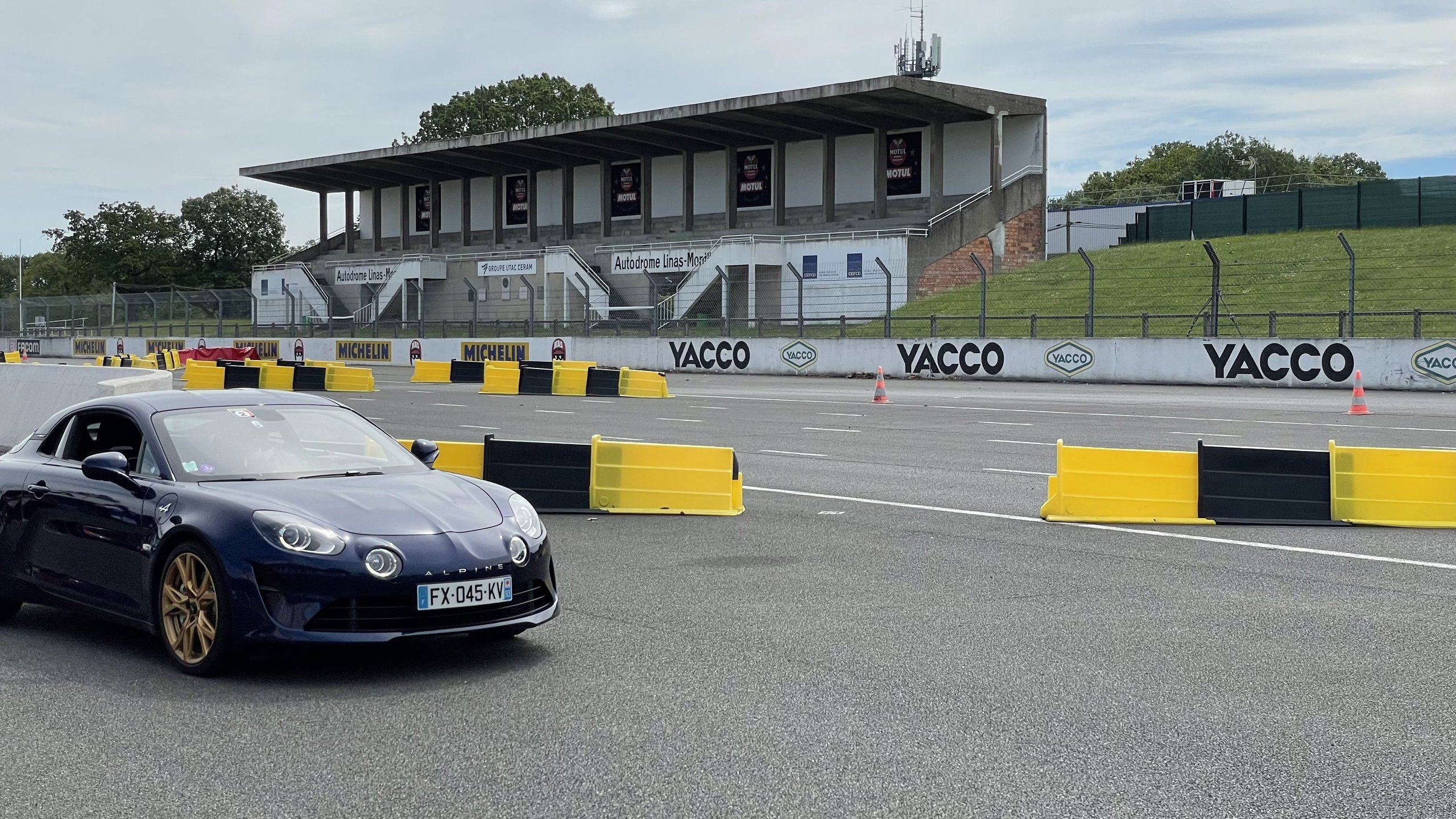 Liberté Égalité Roulez 2021. Le Jour Où Les Nouvelles Alpine A110 Ont Pris Le Dessus. 60 Liberte Egalite Roulez Alpine Montlhery 2021 5 | Liberté Égalité Roulez 2021. Le Jour Où Les Nouvelles Alpine A110 Ont Pris Le Dessus.