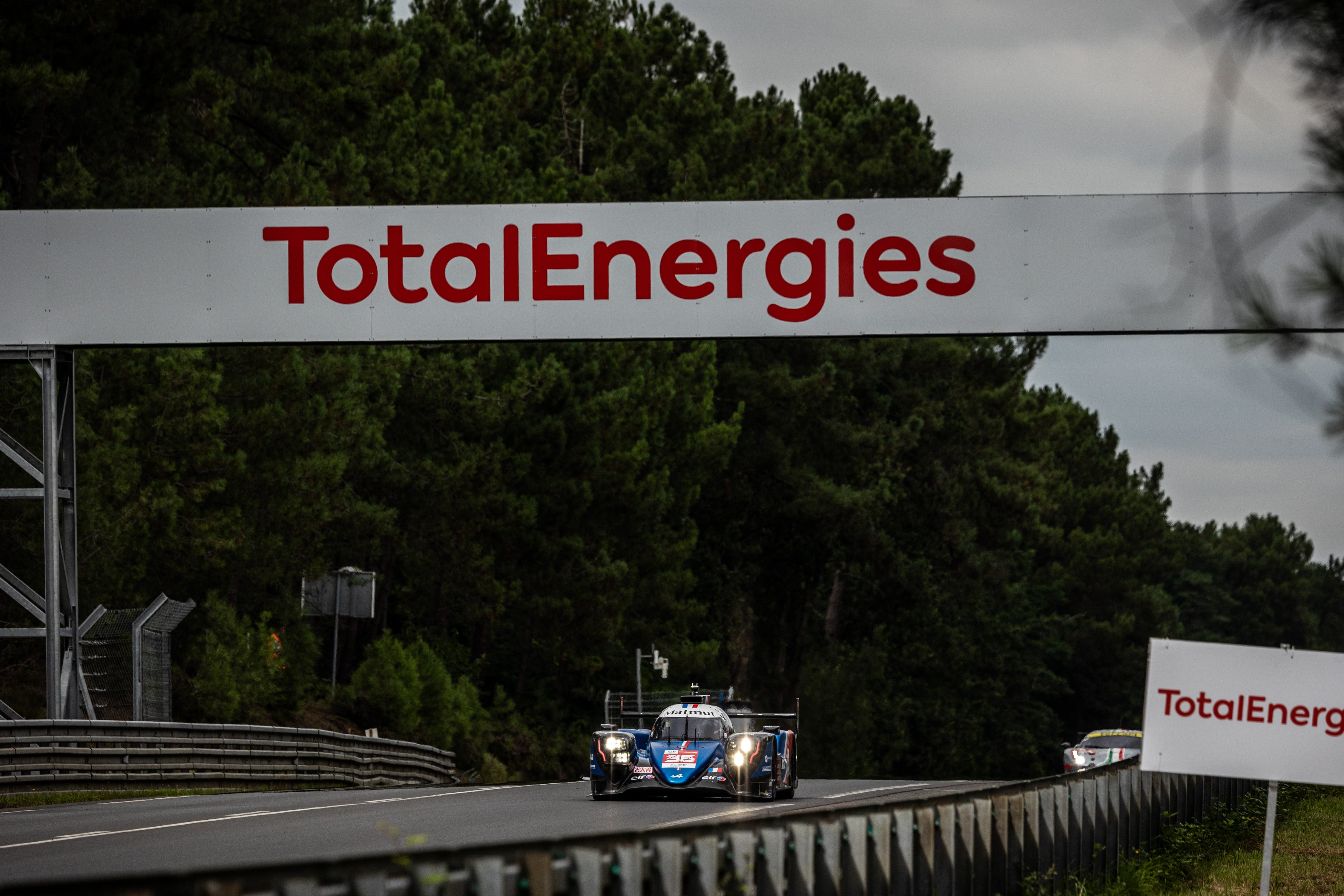 10H00 – Alpine S'Extirpe De La Nuit En Troisième Position 8 Alpine