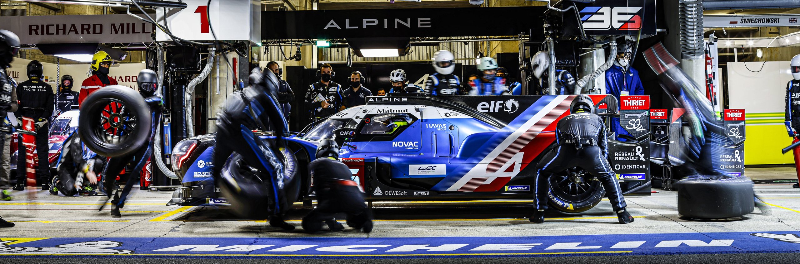 Alpine Elf Matmut Endurance Team Sur La 2Ème Ligne De La Grille De Départ Aux 24 Heures Du Mans 6 Alpine Elf Matmut Endurance