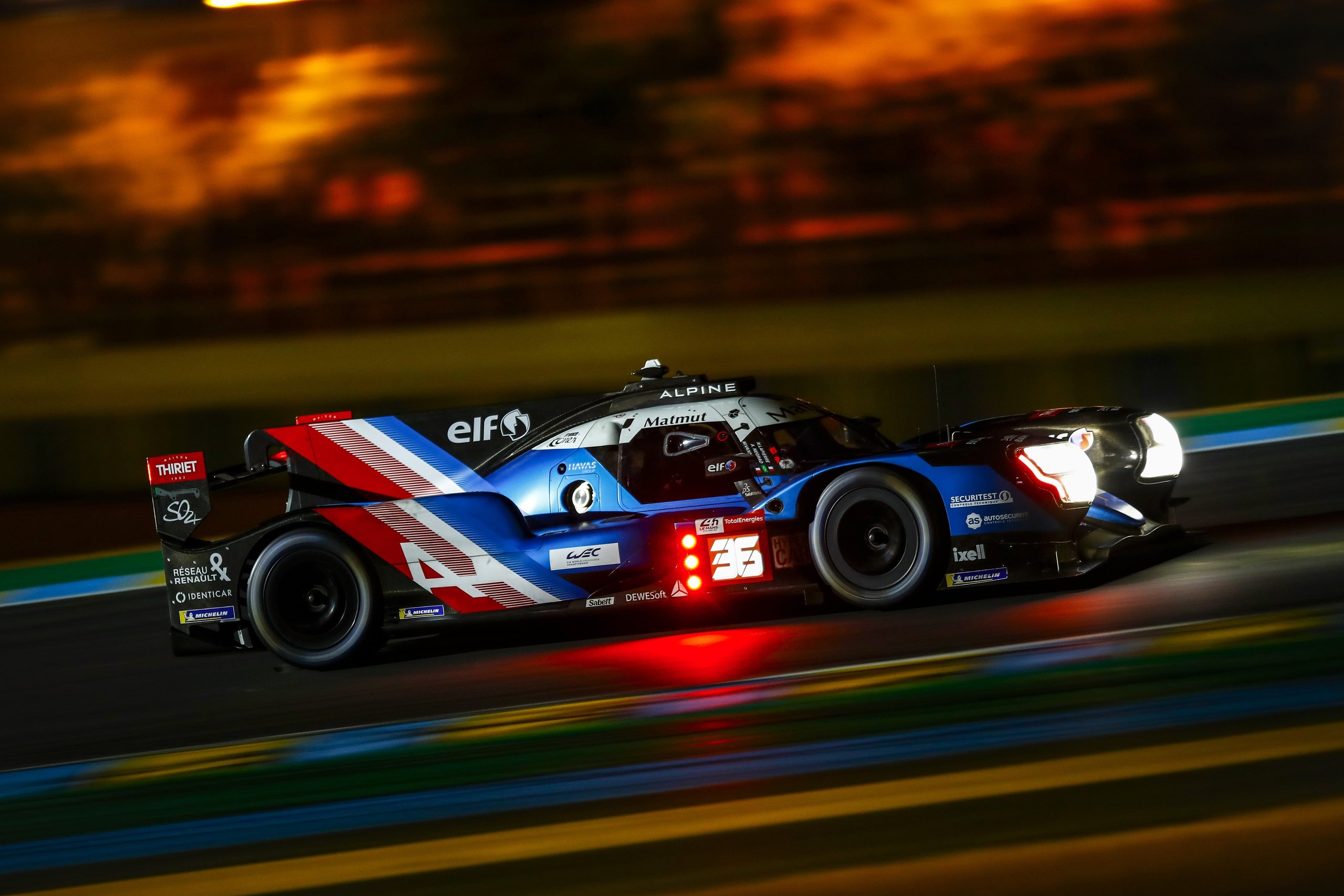 Alpine Elf Matmut Endurance Team Sur La 2Ème Ligne De La Grille De Départ Aux 24 Heures Du Mans 4 Alpine Elf Matmut Endurance