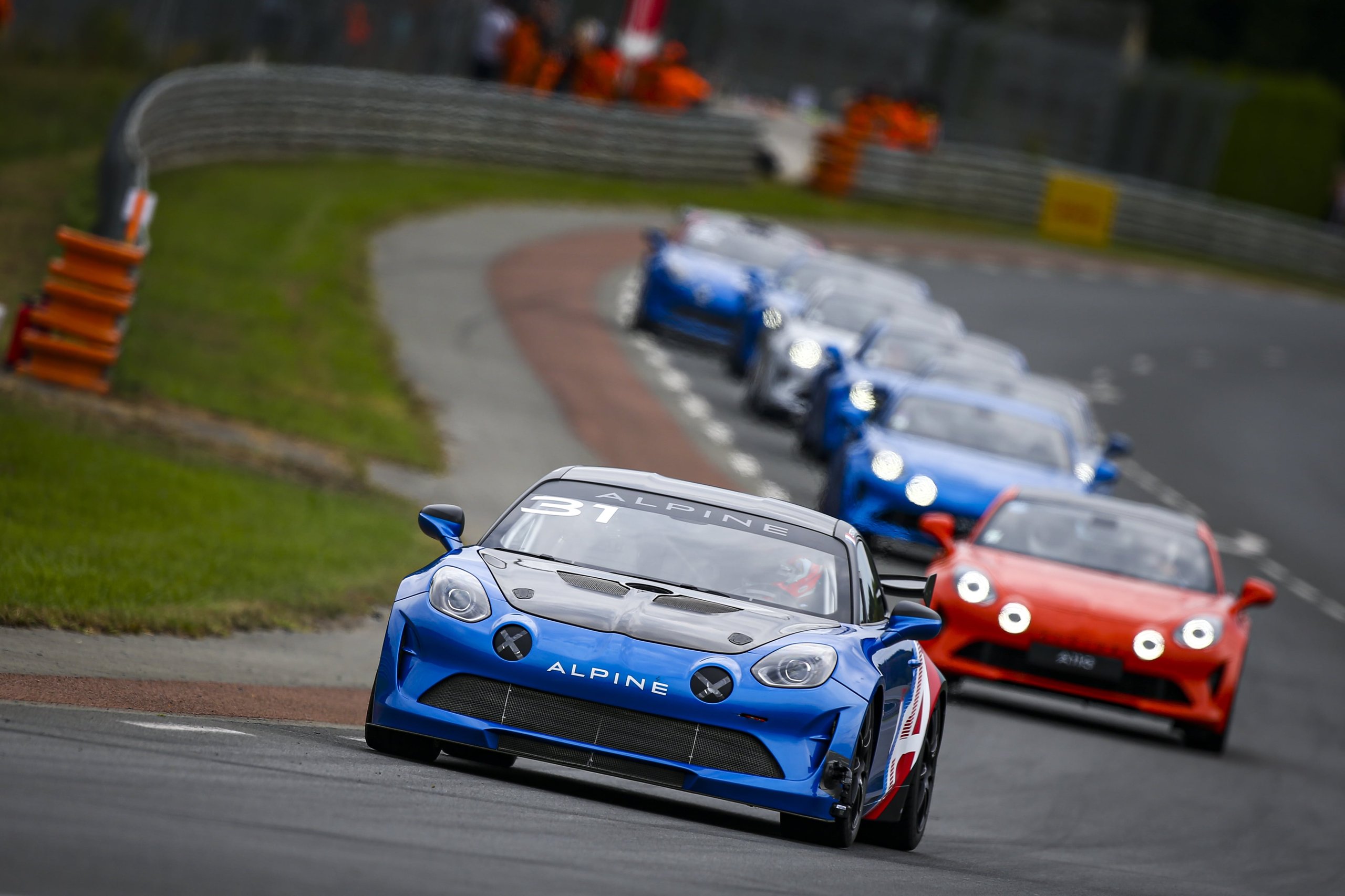 Une F1 Aux 24H Du Mans Et Une Parade Imprégnée De Passion 8 Une F1 Aux 24H Du Mans Et Une Parade Impregnee De Passion 2 | Une F1 Aux 24H Du Mans Et Une Parade Imprégnée De Passion