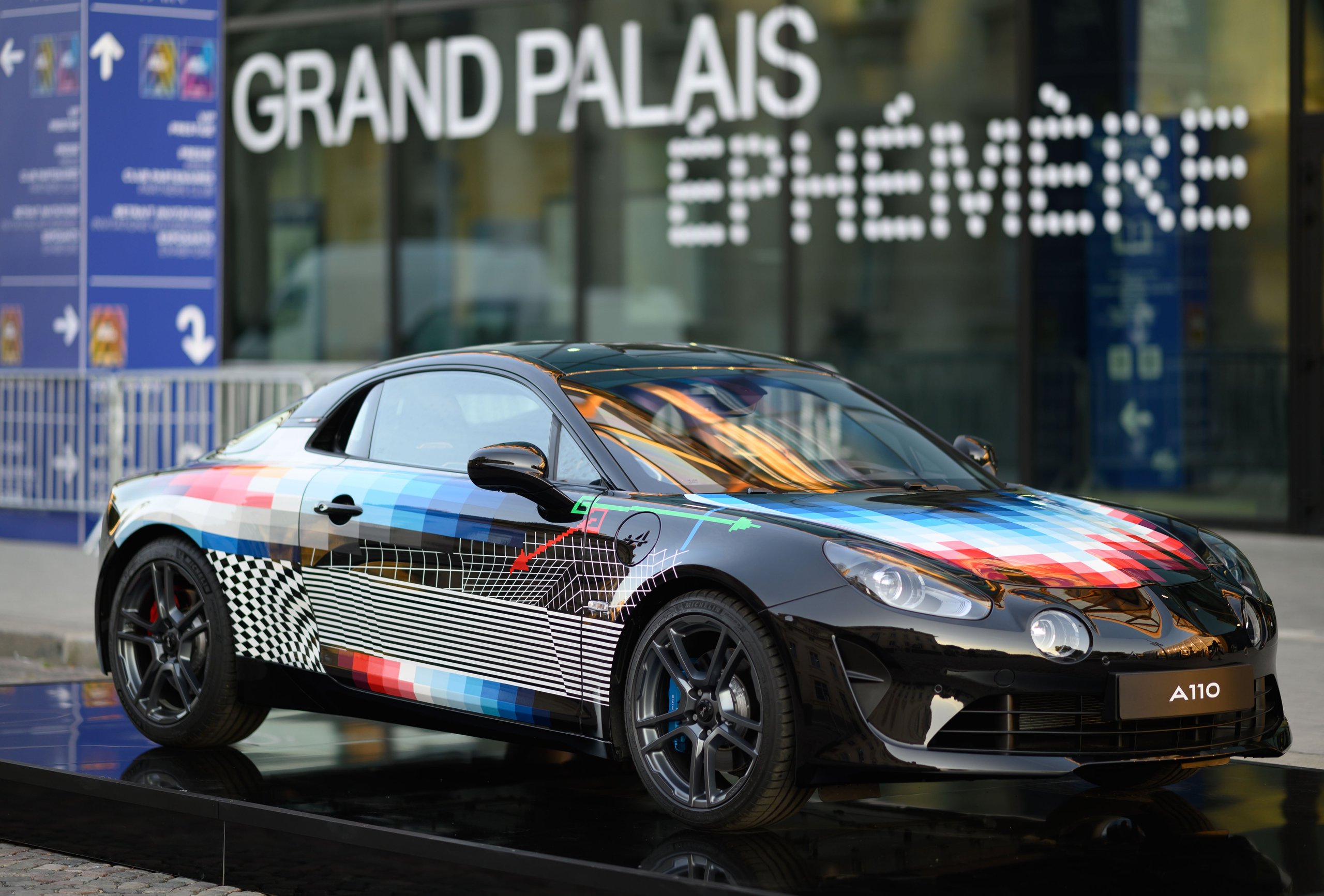 A La Rencontre De L'Alpine A110 X Felipe Pantone Au Art Paris 39 A110 X Felipe Pantone