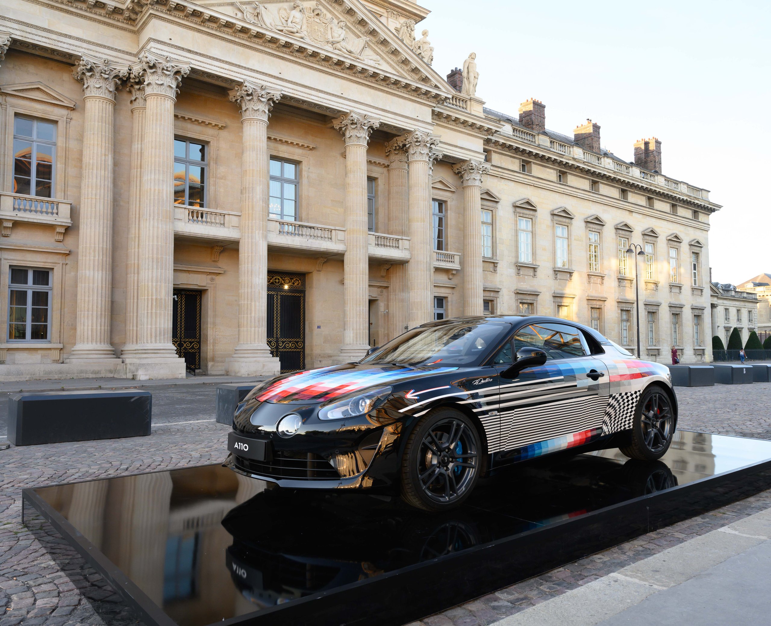 A La Rencontre De L'Alpine A110 X Felipe Pantone Au Art Paris 38 A110 X Felipe Pantone