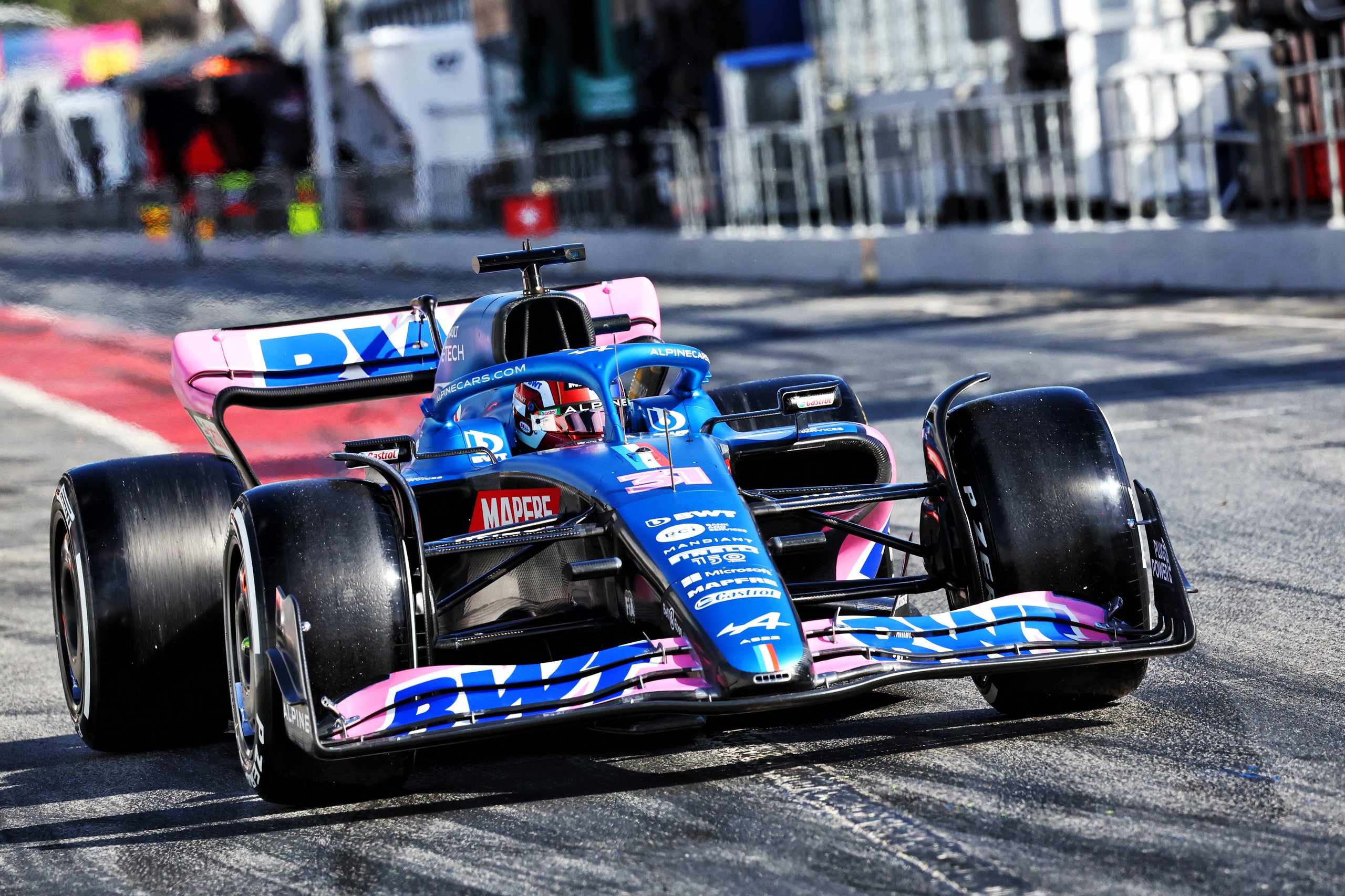 Bwt Alpine F1 Team : Esteban Ocon S'Approprie À Son Tour L'A522 À Barcelone 5 Bwt Alpine F1 Team A522 Esteban Ocon Barcelona Shakedown 2022