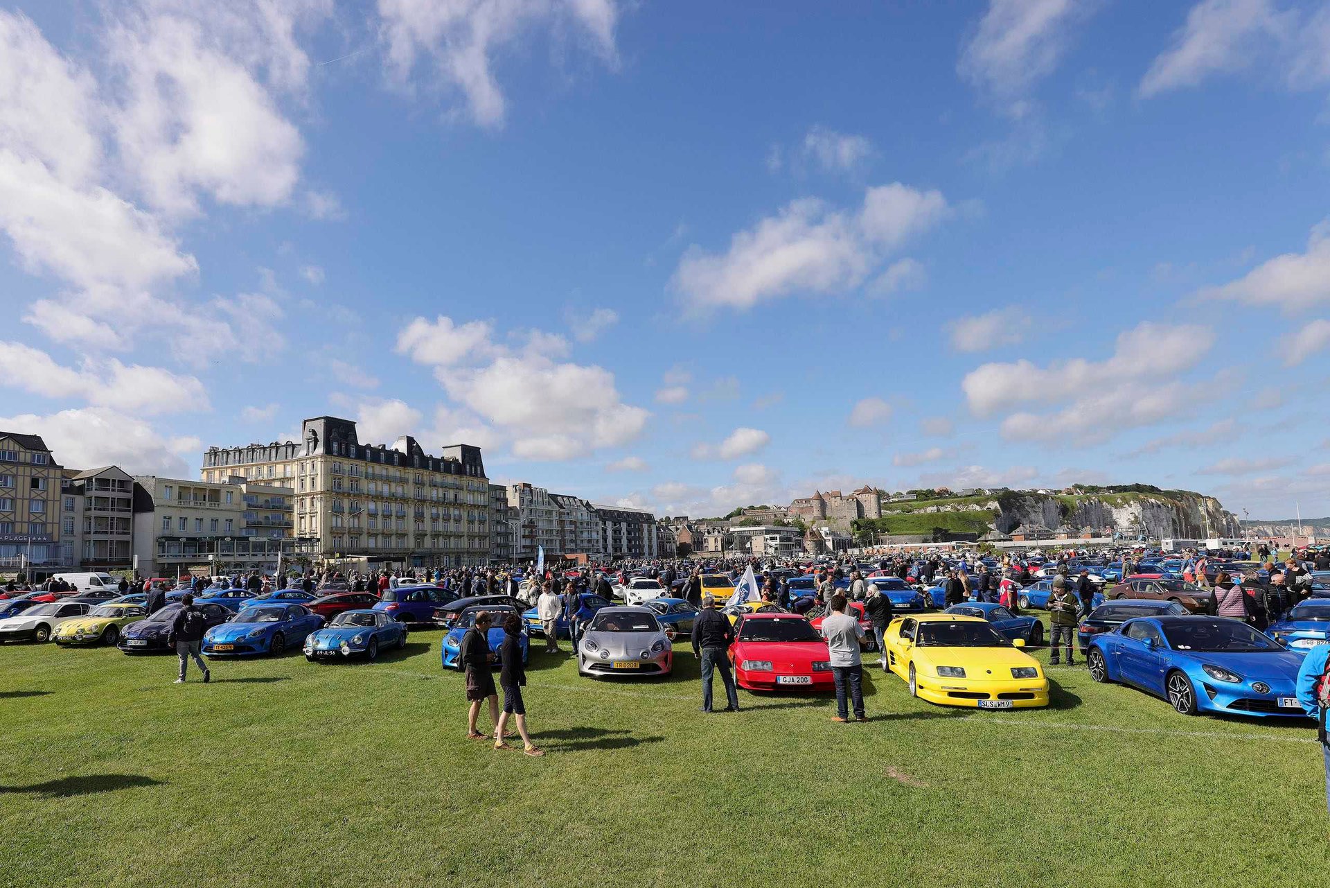 Célébrations 100 Ans Jean Rédélé 1100 Alpine À Dieppe 029 | Alpine A390 : Le Sport Fastback Électrique Sera Révélé Le 27 Mai, Avant Une Célébration Historique À Dieppe