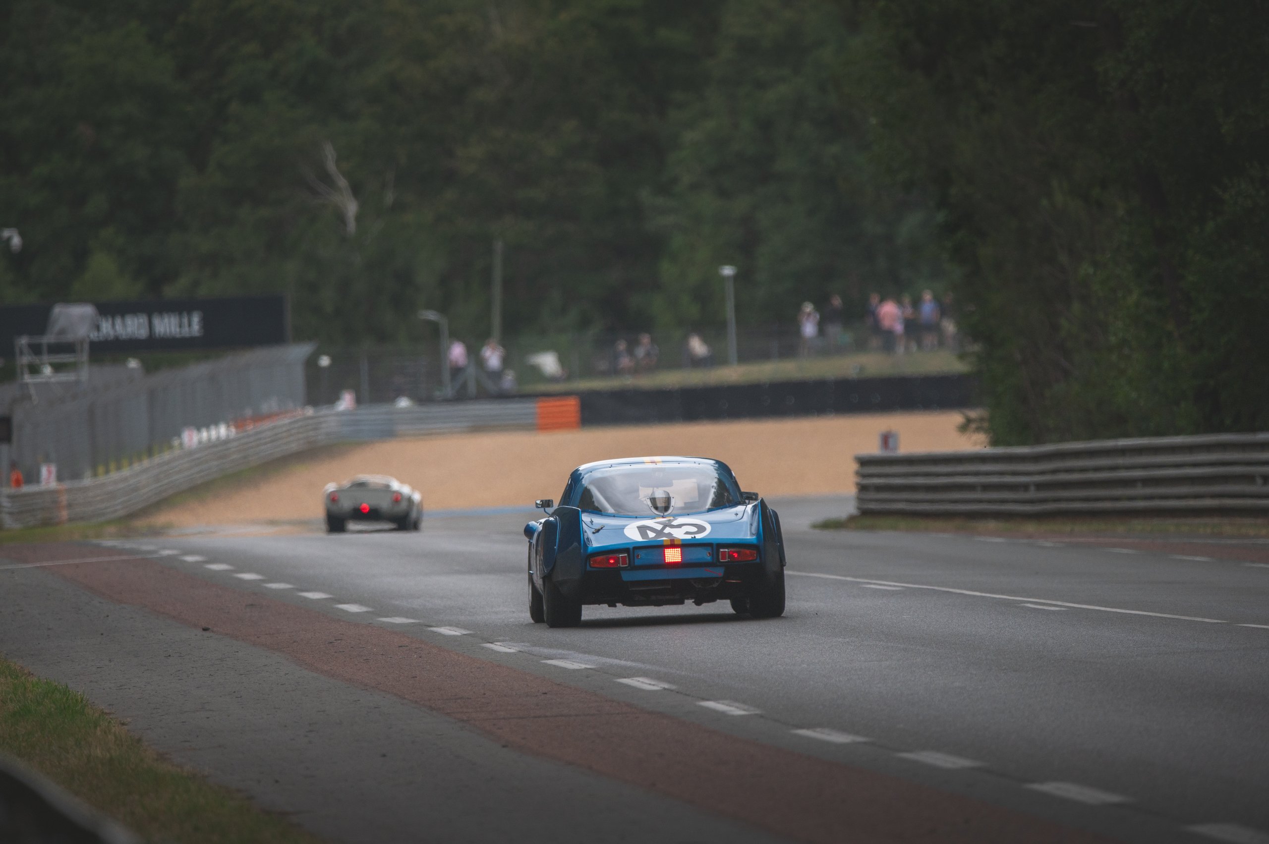 Les Alpinistes Le Mans Classic Pea Autos Alpine A110 A210 A220 10 | Rétrospective Au Mans Classic 2023 : Une Célébration Centenaire De L'Histoire Automobile Et Des Alpine À L'Honneur