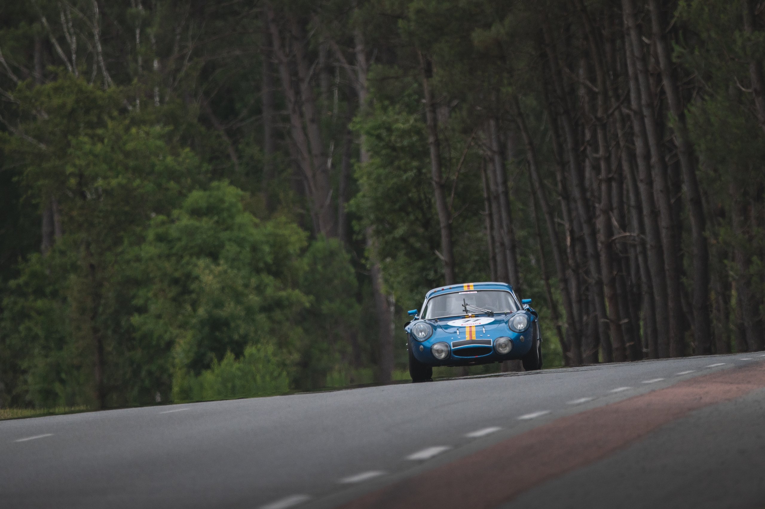 Les Alpinistes Le Mans Classic Pea Autos Alpine A110 A210 A220 11 | Rétrospective Au Mans Classic 2023 : Une Célébration Centenaire De L'Histoire Automobile Et Des Alpine À L'Honneur