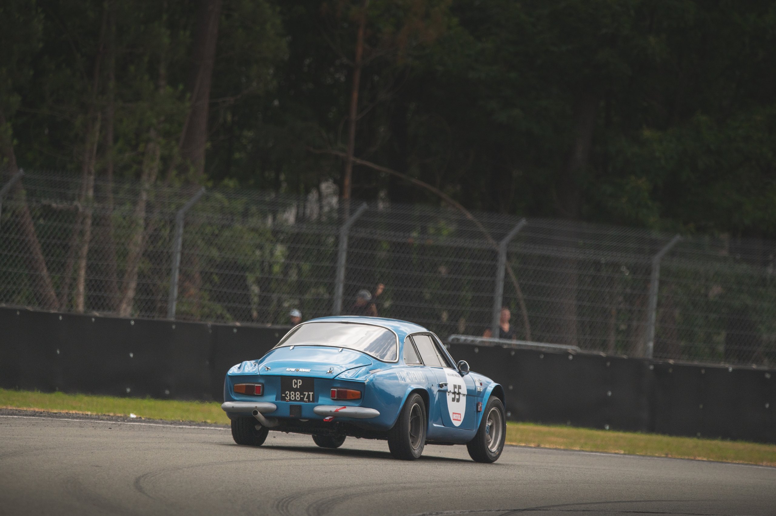 Les Alpinistes Le Mans Classic Pea Autos Alpine A110 A210 A220 19 | Rétrospective Au Mans Classic 2023 : Une Célébration Centenaire De L'Histoire Automobile Et Des Alpine À L'Honneur