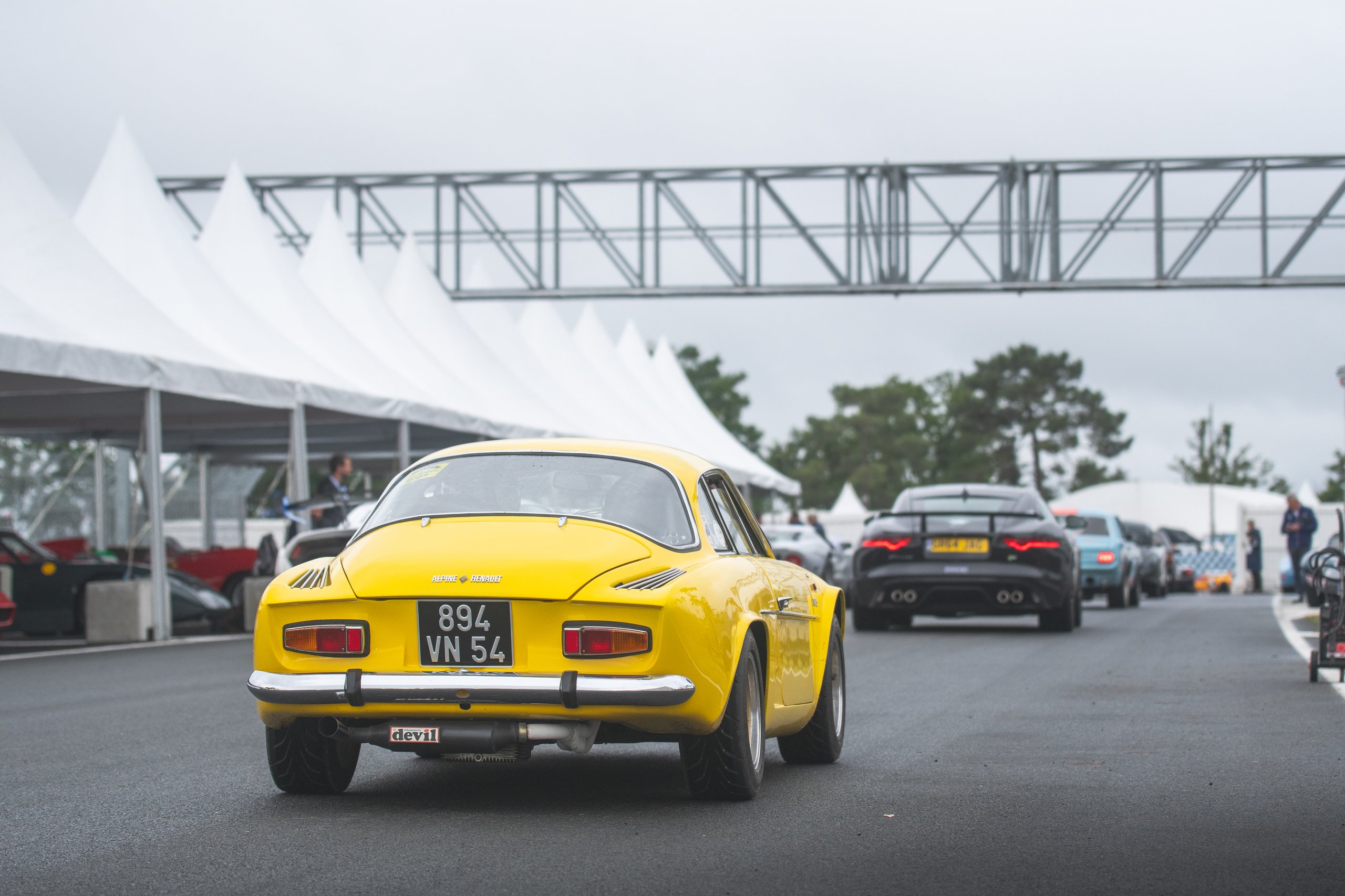 Les Alpinistes Le Mans Classic Pea Autos Alpine A110 A210 A220 30 | Rétrospective Au Mans Classic 2023 : Une Célébration Centenaire De L'Histoire Automobile Et Des Alpine À L'Honneur