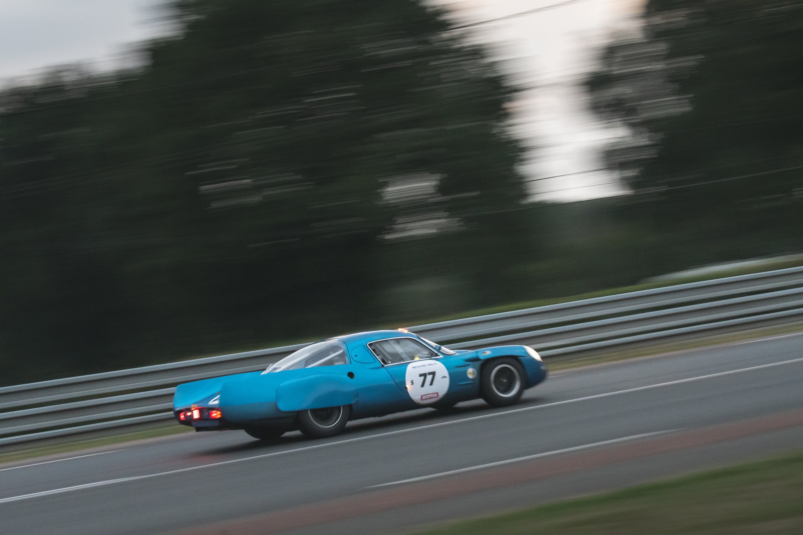 Les Alpinistes Le Mans Classic Pea Autos Alpine A110 A210 A220 31 | Rétrospective Au Mans Classic 2023 : Une Célébration Centenaire De L'Histoire Automobile Et Des Alpine À L'Honneur