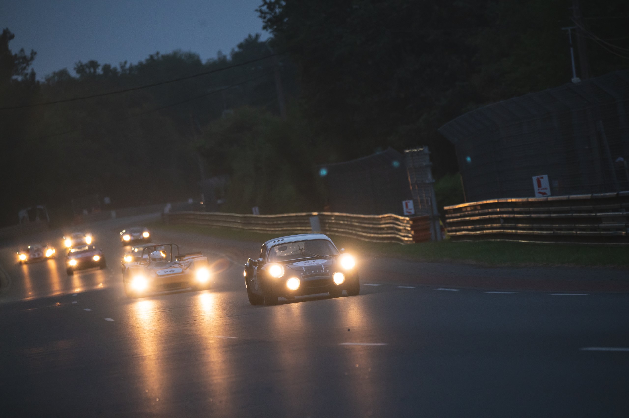 Les Alpinistes Le Mans Classic Pea Autos Alpine A110 A210 A220 34 | Rétrospective Au Mans Classic 2023 : Une Célébration Centenaire De L'Histoire Automobile Et Des Alpine À L'Honneur