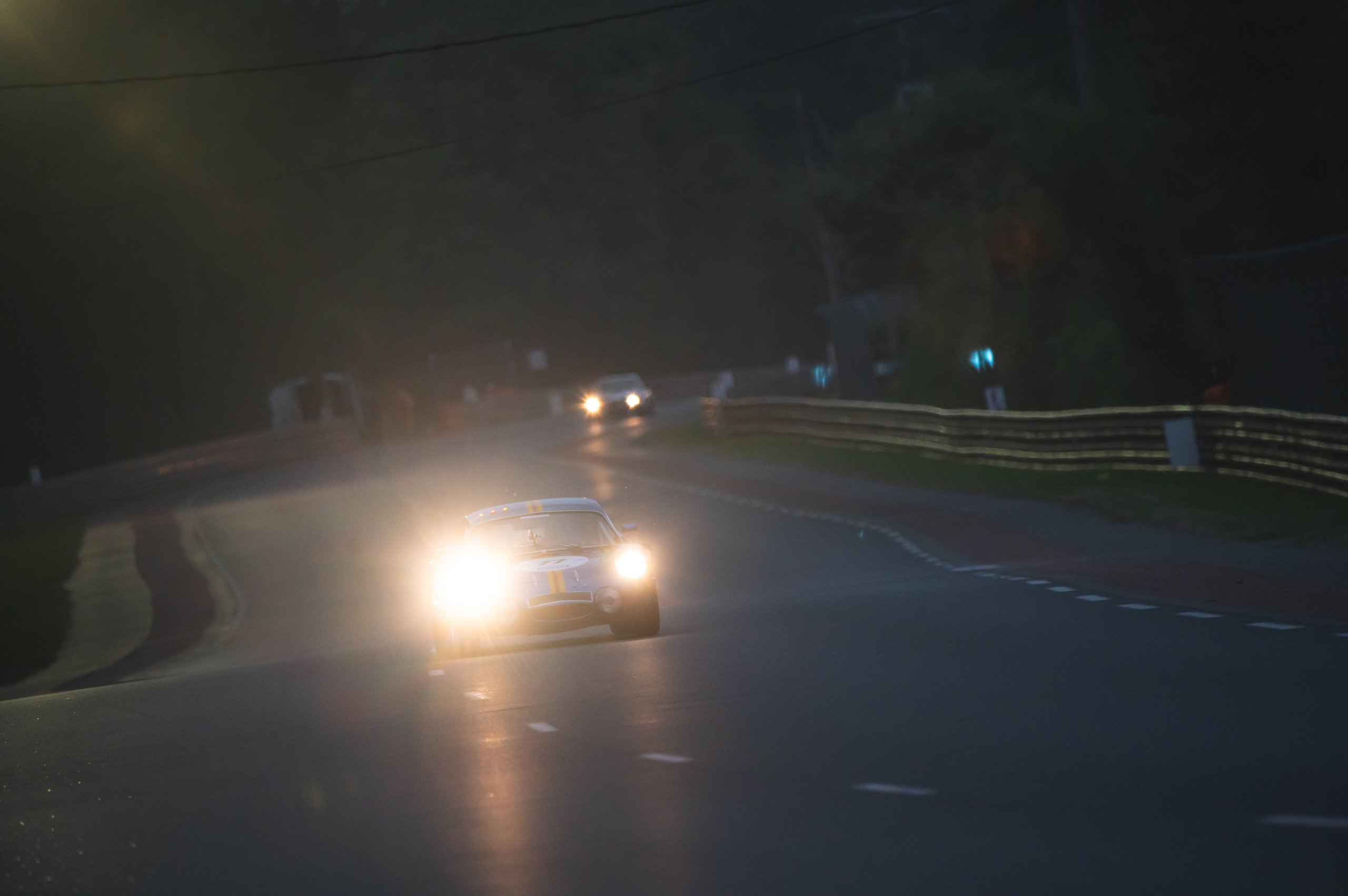 Les Alpinistes Le Mans Classic Pea Autos Alpine A110 A210 A220 35 | Rétrospective Au Mans Classic 2023 : Une Célébration Centenaire De L'Histoire Automobile Et Des Alpine À L'Honneur
