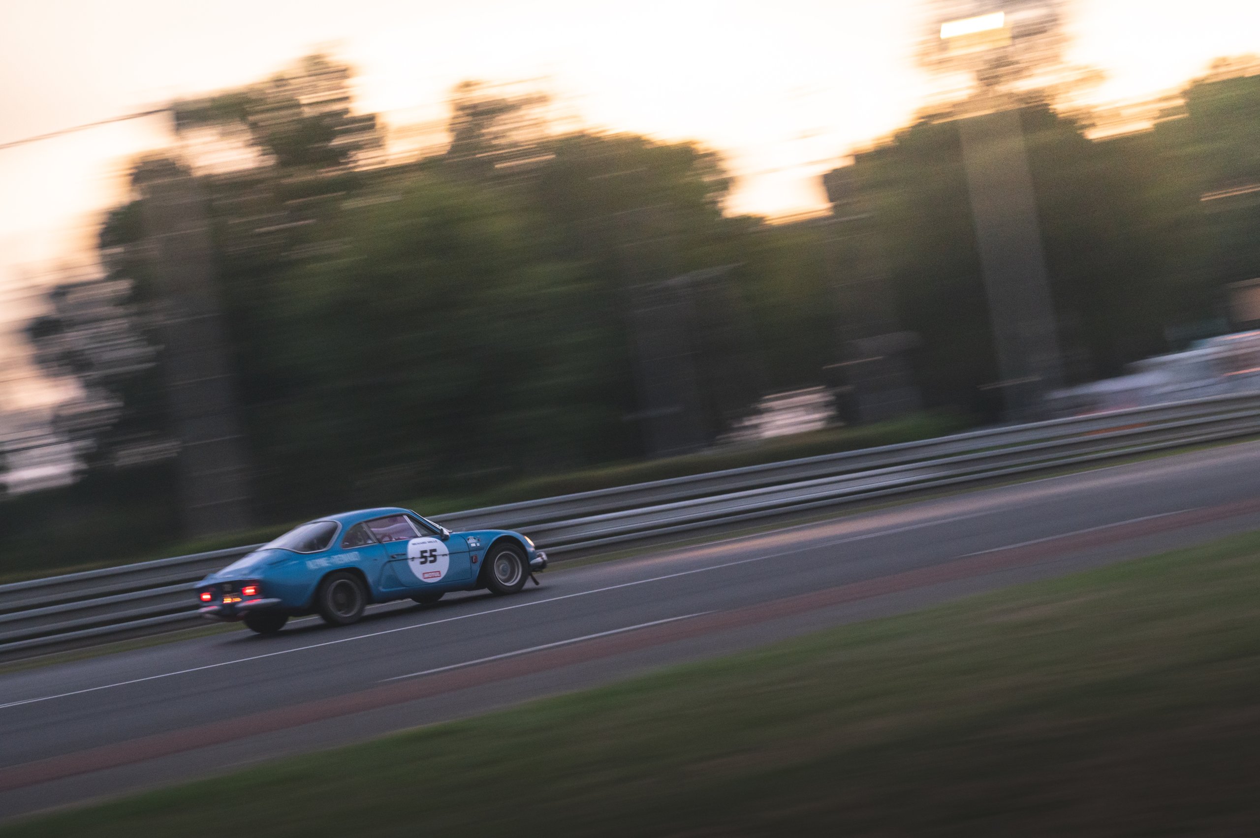 Les Alpinistes Le Mans Classic Pea Autos Alpine A110 A210 A220 36 | Rétrospective Au Mans Classic 2023 : Une Célébration Centenaire De L'Histoire Automobile Et Des Alpine À L'Honneur