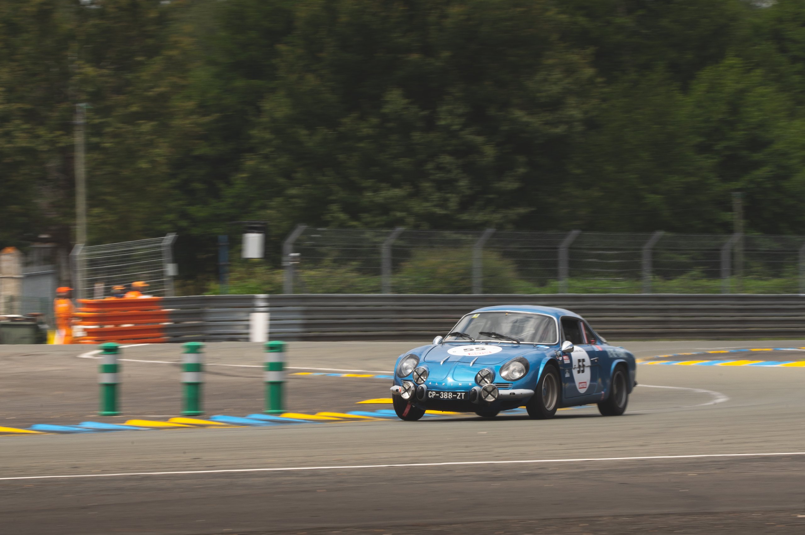 Les Alpinistes Le Mans Classic Pea Autos Alpine A110 A210 A220 44 | Rétrospective Au Mans Classic 2023 : Une Célébration Centenaire De L'Histoire Automobile Et Des Alpine À L'Honneur