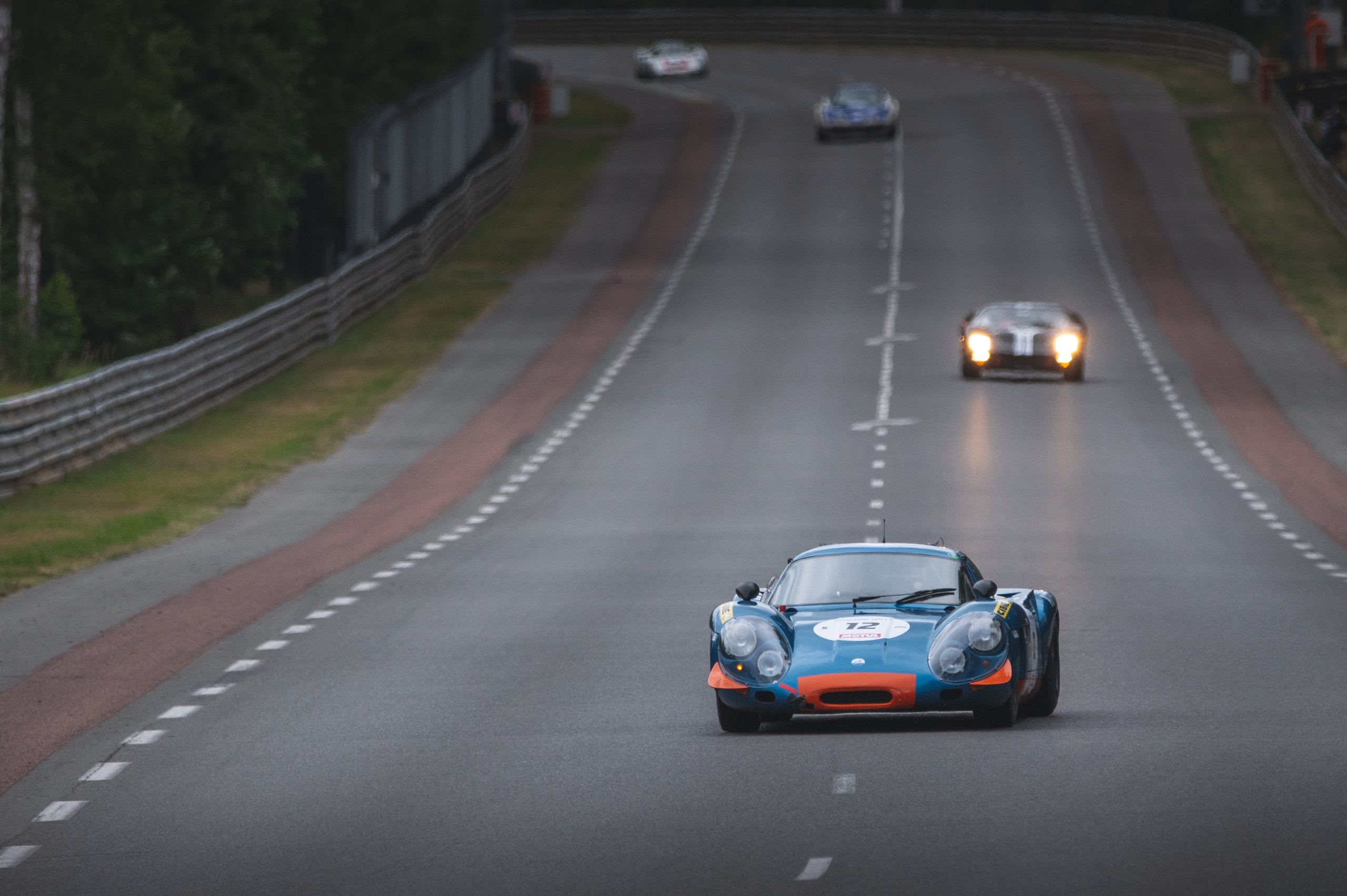 Les Alpinistes Le Mans Classic Pea Autos Alpine A110 A210 A220 6 | Rétrospective Au Mans Classic 2023 : Une Célébration Centenaire De L'Histoire Automobile Et Des Alpine À L'Honneur
