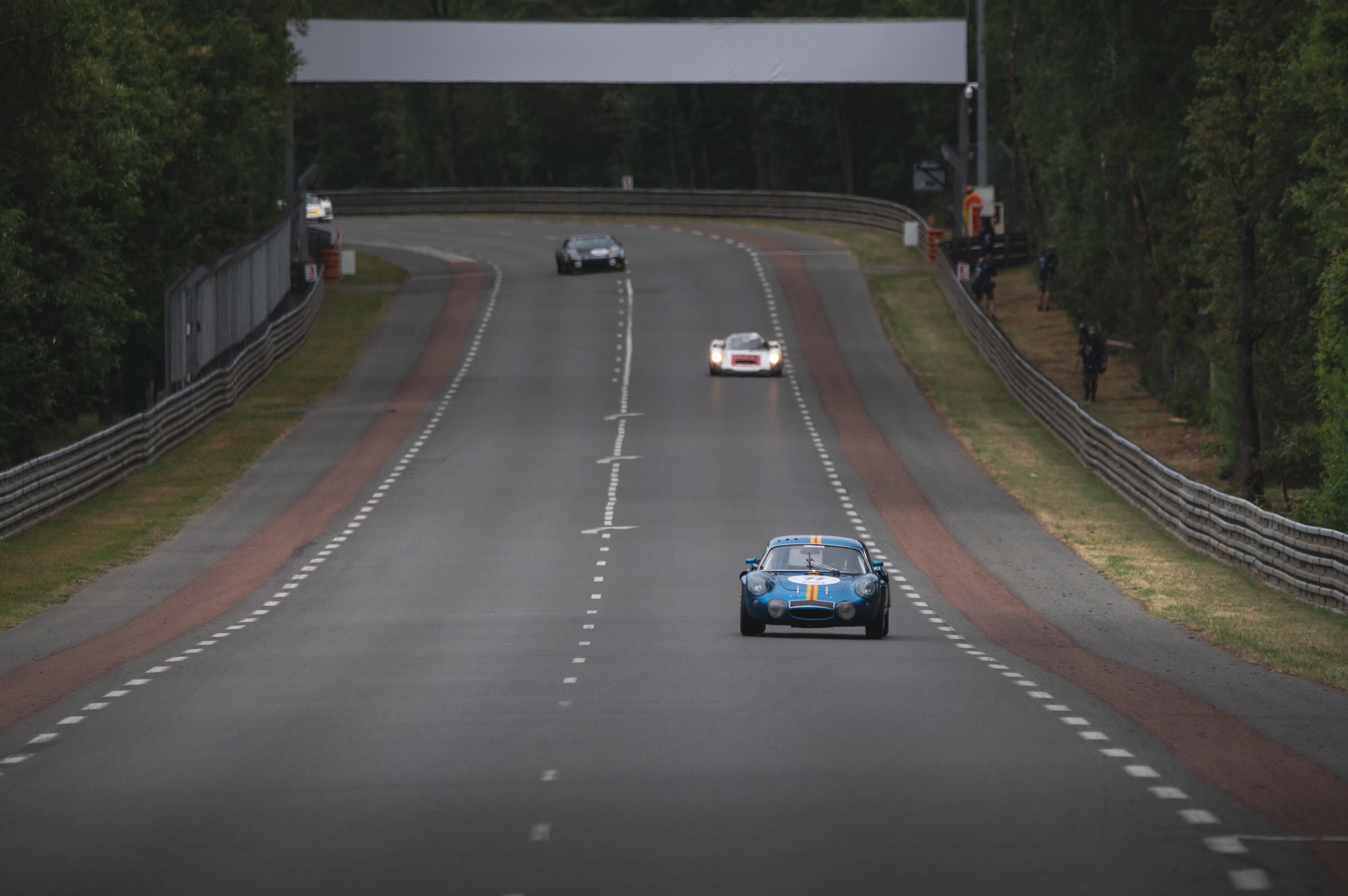 Les Alpinistes Le Mans Classic Pea Autos Alpine A110 A210 A220 8 | Rétrospective Au Mans Classic 2023 : Une Célébration Centenaire De L'Histoire Automobile Et Des Alpine À L'Honneur