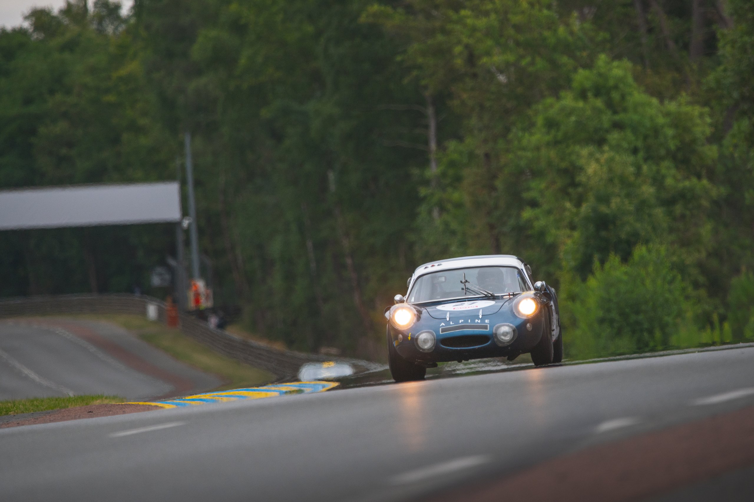 Les Alpinistes Le Mans Classic Pea Autos Alpine A110 A210 A220 9 | Rétrospective Au Mans Classic 2023 : Une Célébration Centenaire De L'Histoire Automobile Et Des Alpine À L'Honneur