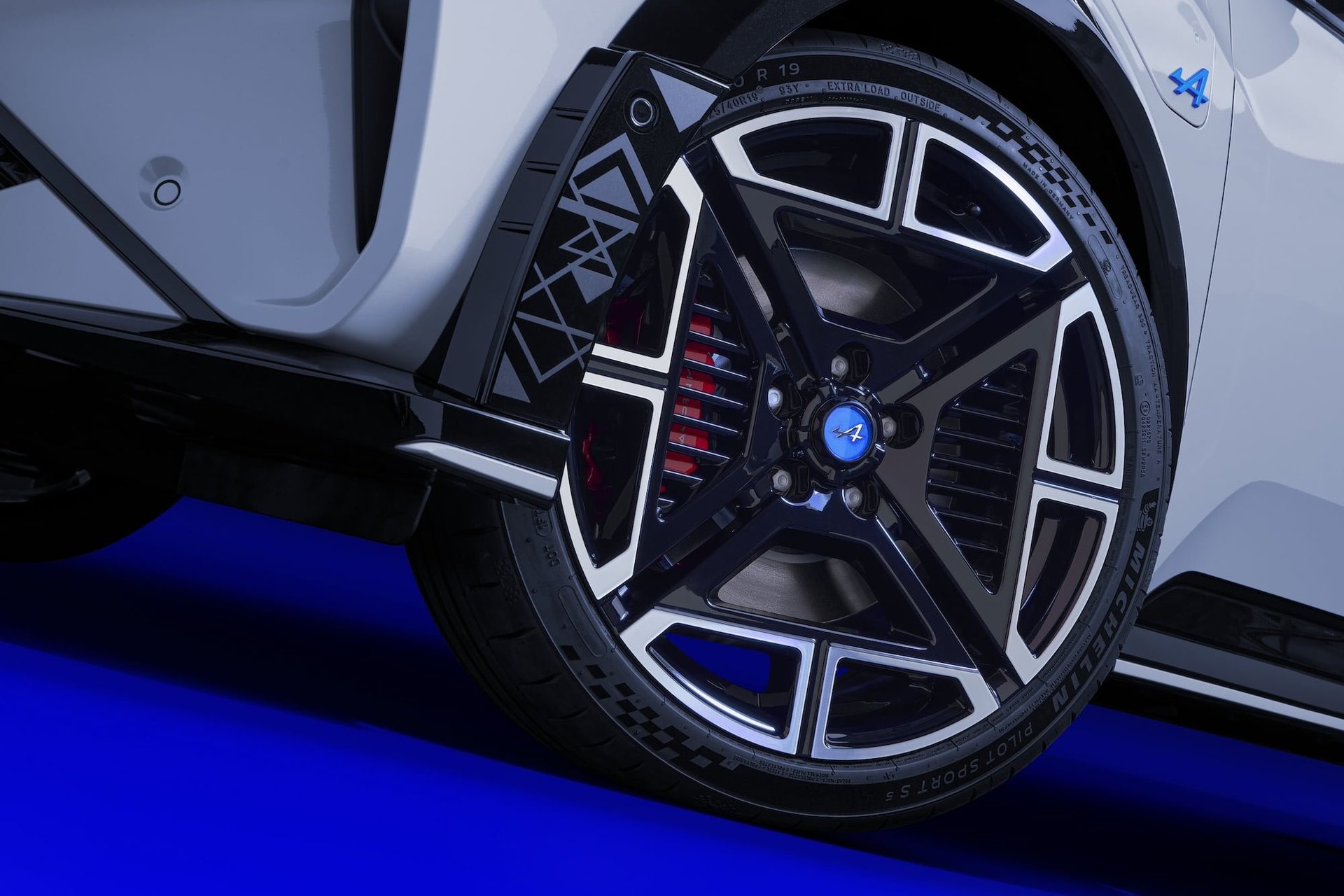 Ventes Alpine Explosent Au T1 2026 : +54,7 % Grâce À L’alpine A290 12 Alpine A290 Première Edition Blanc Nival