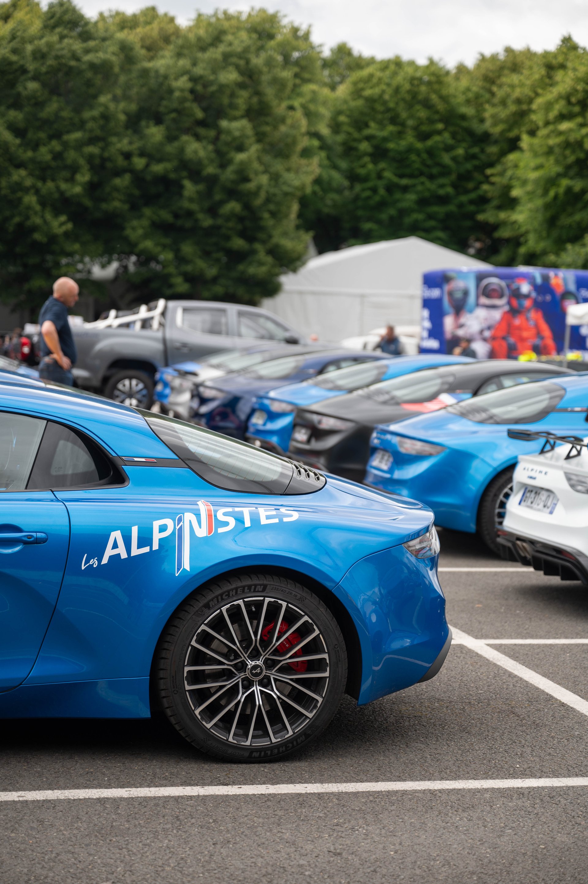 Cinq Jours Au Cœur D’alpine Et De L’alpine Endurance Team : Immersion Aux 24 Heures Du Mans 2024 5 Les Alpinistes - 24 Heures Du Mans - Alpine A110 - Parade Des Pilotes