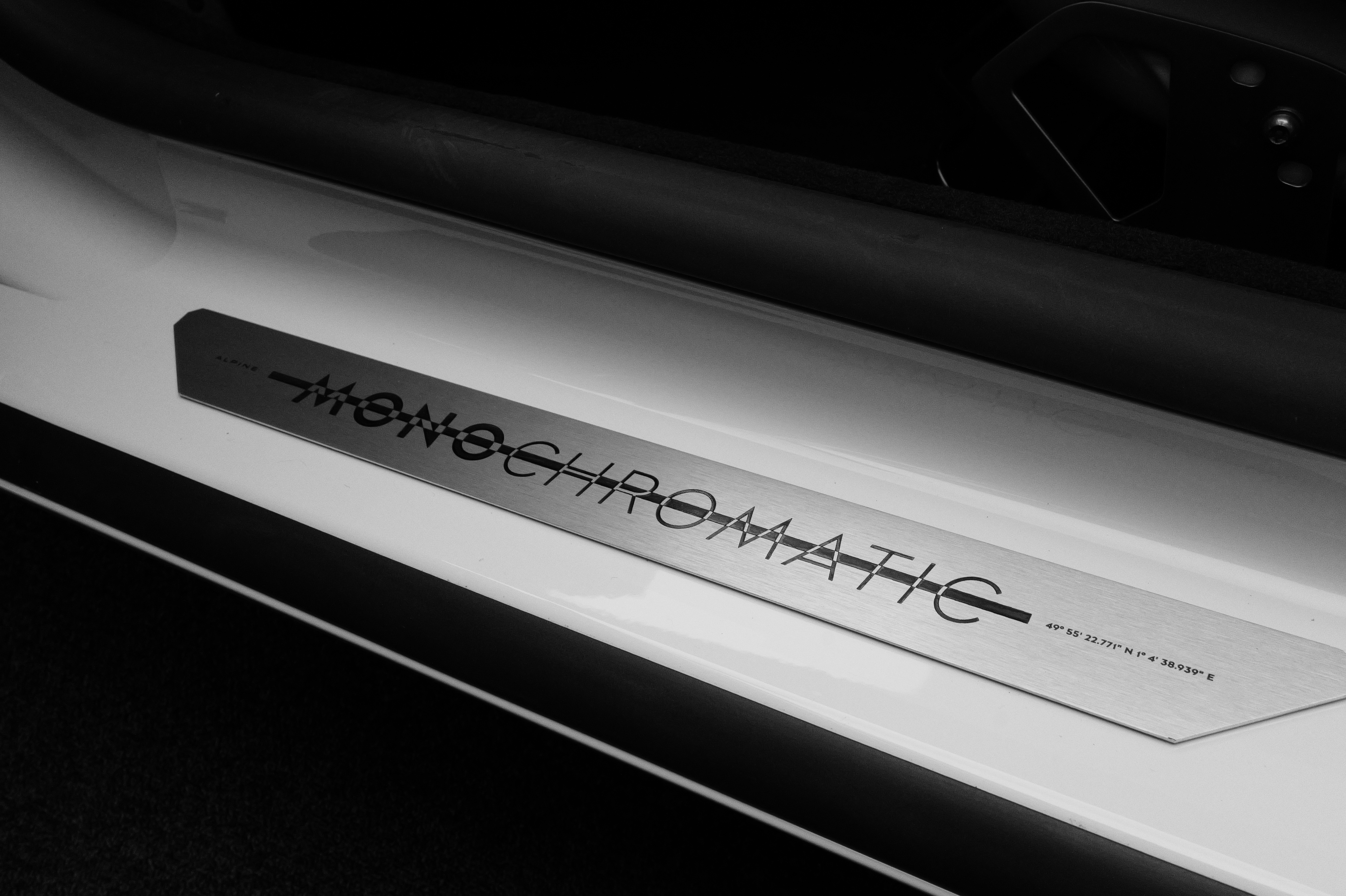 L1001326 | De Felipe Pantone À Mathieu Cesar, Le Voyage Artistique De L'Alpine A110 Continu