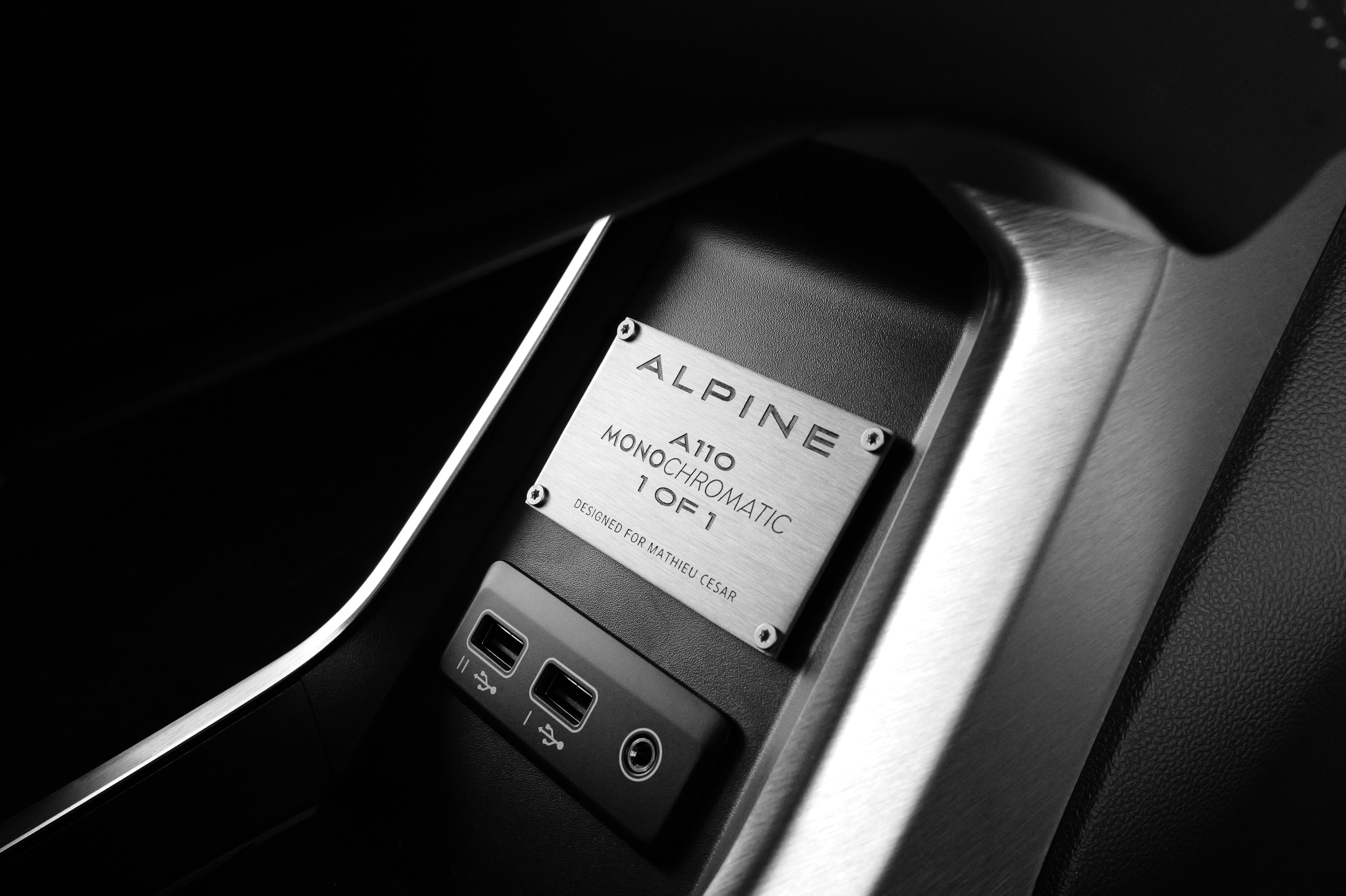 L1001354 | De Felipe Pantone À Mathieu Cesar, Le Voyage Artistique De L'Alpine A110 Continu