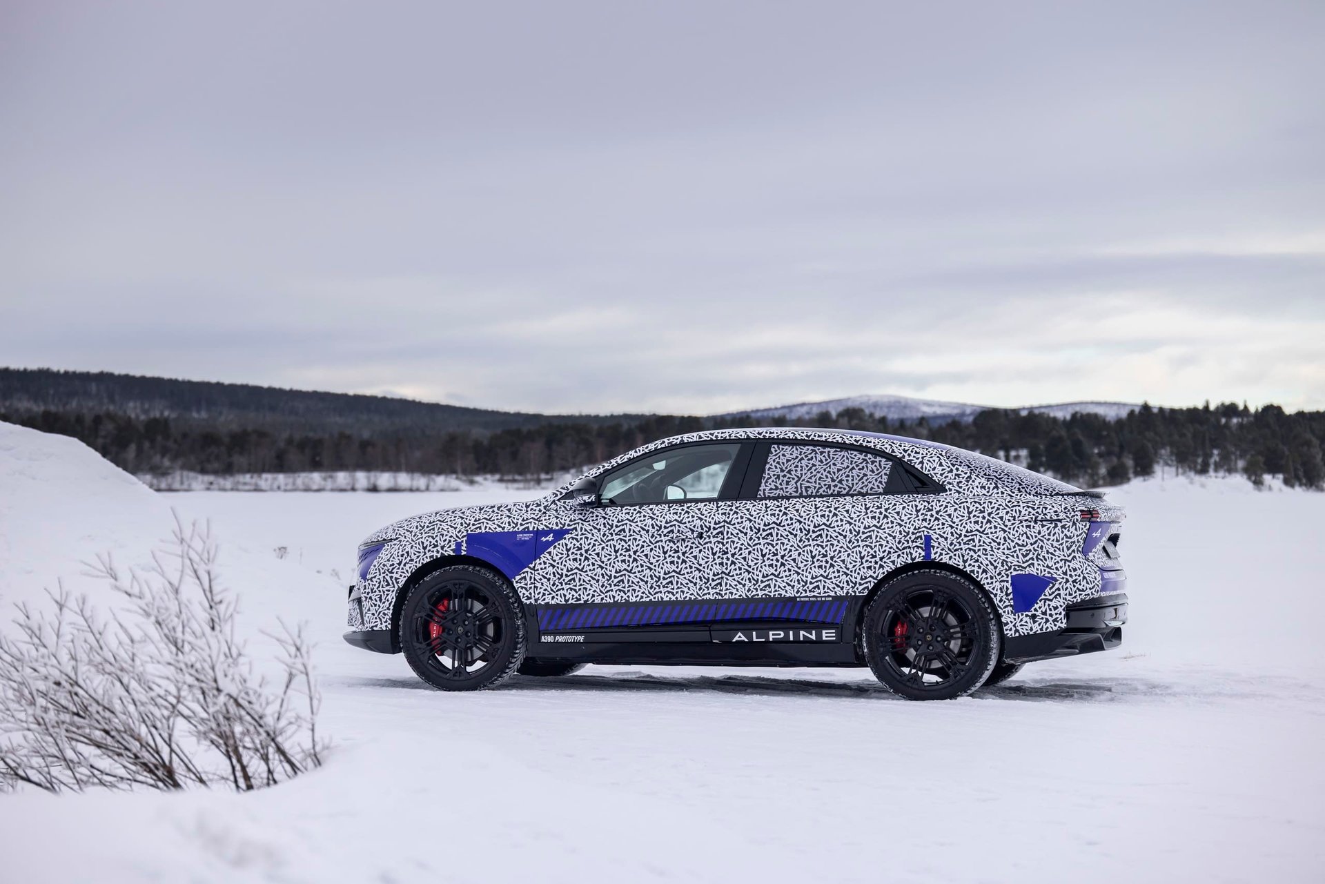 Alpine A390 Sport Fastback 2025 18 | Alpine A390 : La Sportive Électrique Défie Le Froid Polaire Avant Sa Révélation Mondiale