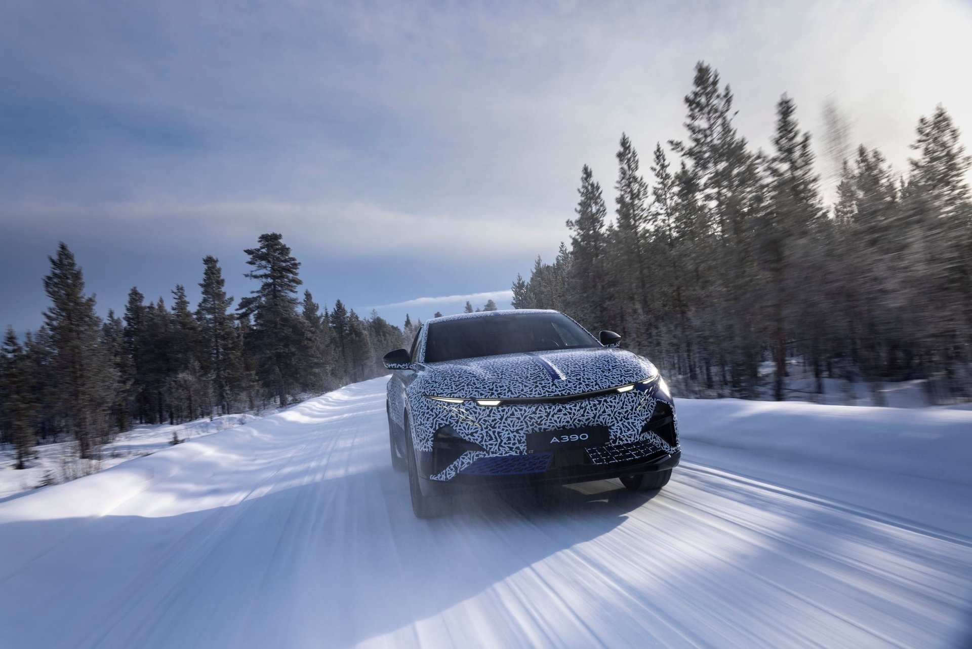 Alpine A390 Sport Fastback 2025 8 | Alpine A390 : La Sportive Électrique Défie Le Froid Polaire Avant Sa Révélation Mondiale