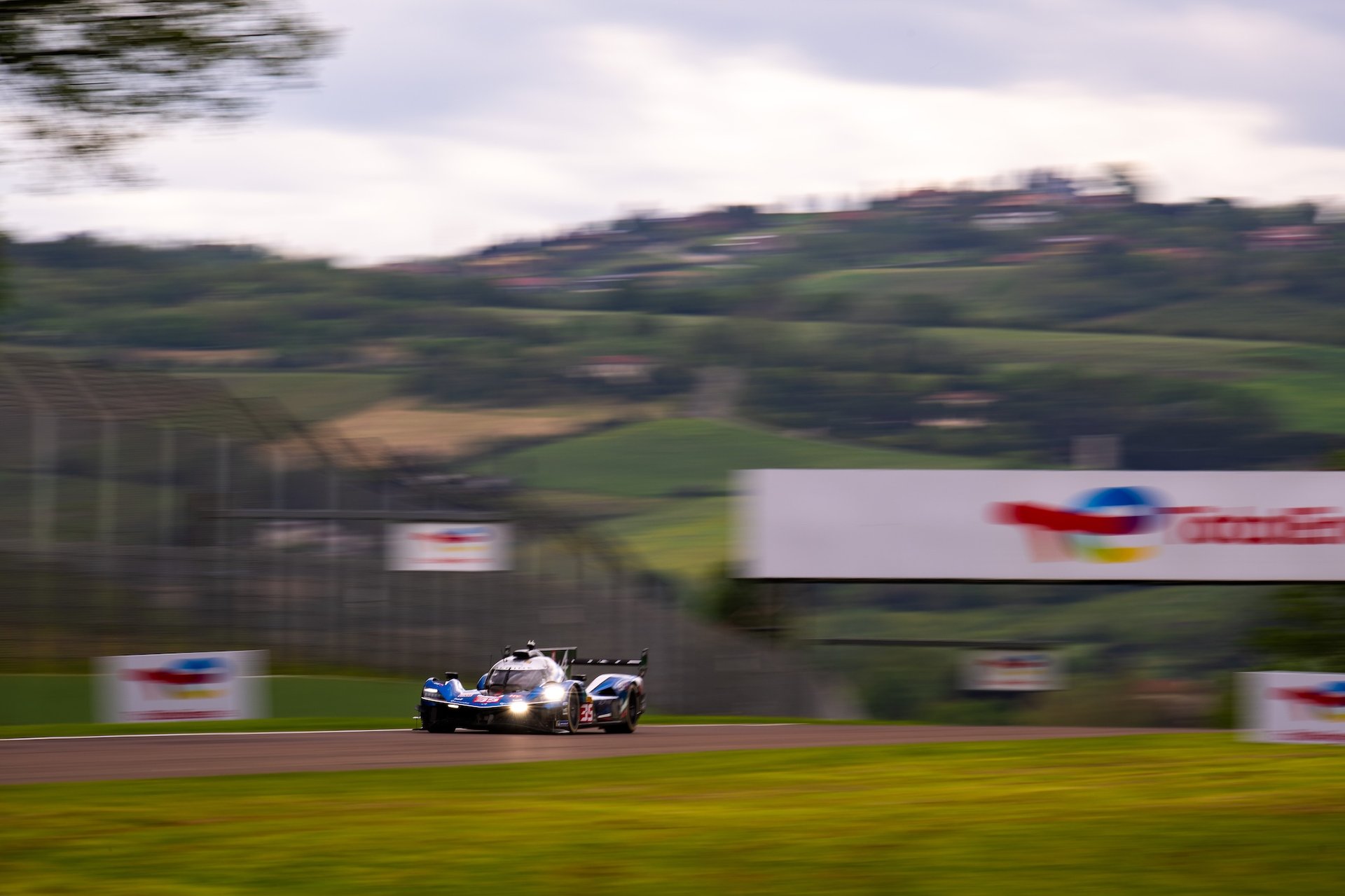 Alpine Endurance Team Rebondit À Imola Avec Un Podium Mérité Pour La N°36 32 Alpine Endurance Team A424 Chatin Gounon Habsburg Schumacher Makowiecki Milesi Wec Imola 2025