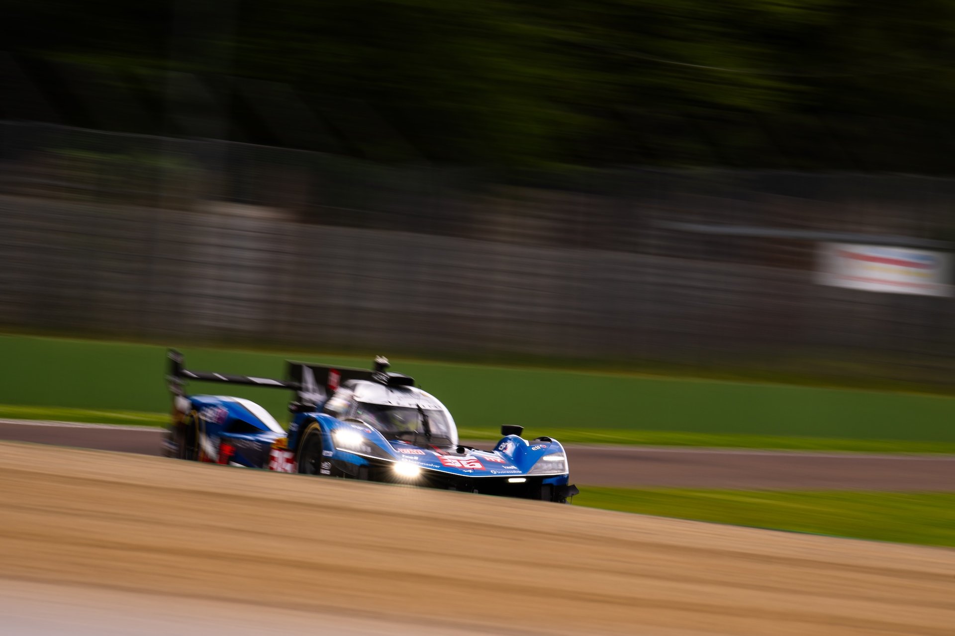 Alpine Endurance Team Rebondit À Imola Avec Un Podium Mérité Pour La N°36 31 Alpine Endurance Team A424 Chatin Gounon Habsburg Schumacher Makowiecki Milesi Wec Imola 2025
