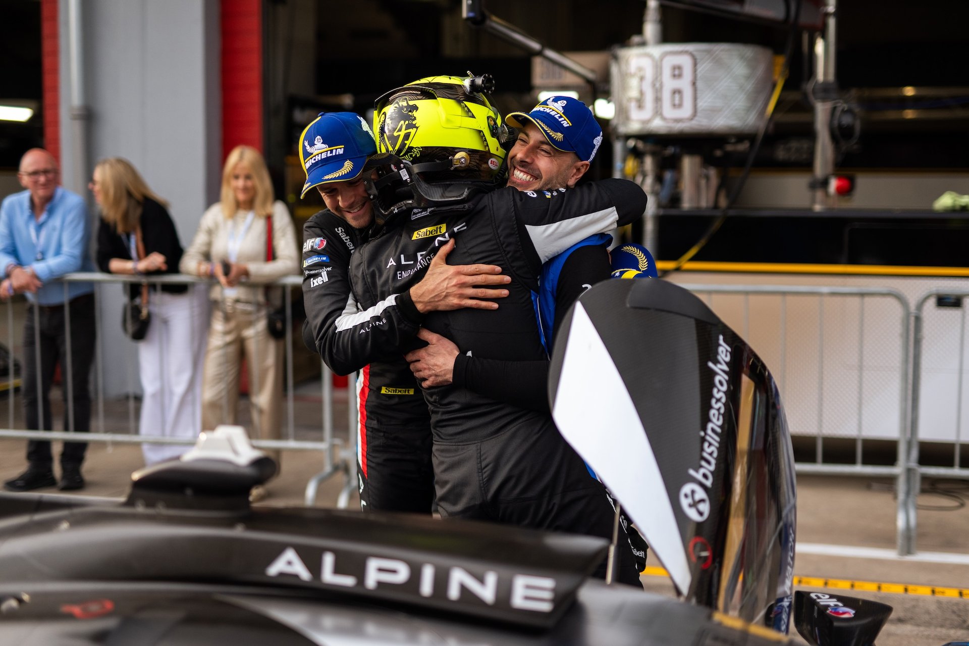 Alpine Endurance Team Rebondit À Imola Avec Un Podium Mérité Pour La N°36 14 Alpine Endurance Team A424 Chatin Gounon Habsburg Schumacher Makowiecki Milesi Wec Imola 2025
