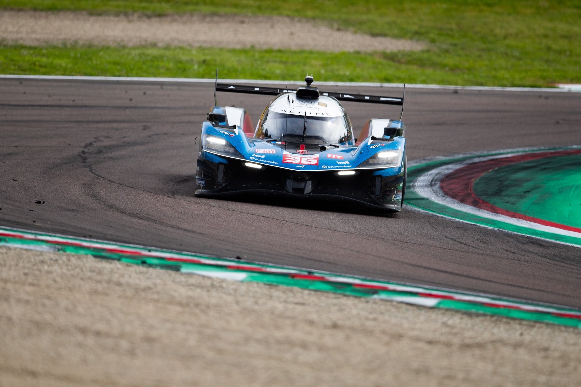 Alpine Endurance Team Rebondit À Imola Avec Un Podium Mérité Pour La N°36 10 Alpine Endurance Team A424 Chatin Gounon Habsburg Schumacher Makowiecki Milesi Wec Imola 2025