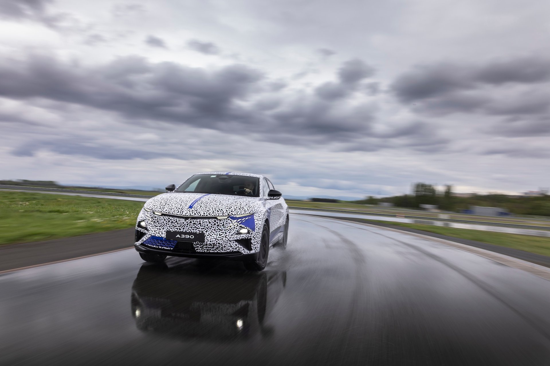Alpine A390 : Derniers Galops D'Essai Avant La Grande Révélation Le 27 Mai 2025 20 Essais Alpine A390 Complexe Michelin De Ladoux