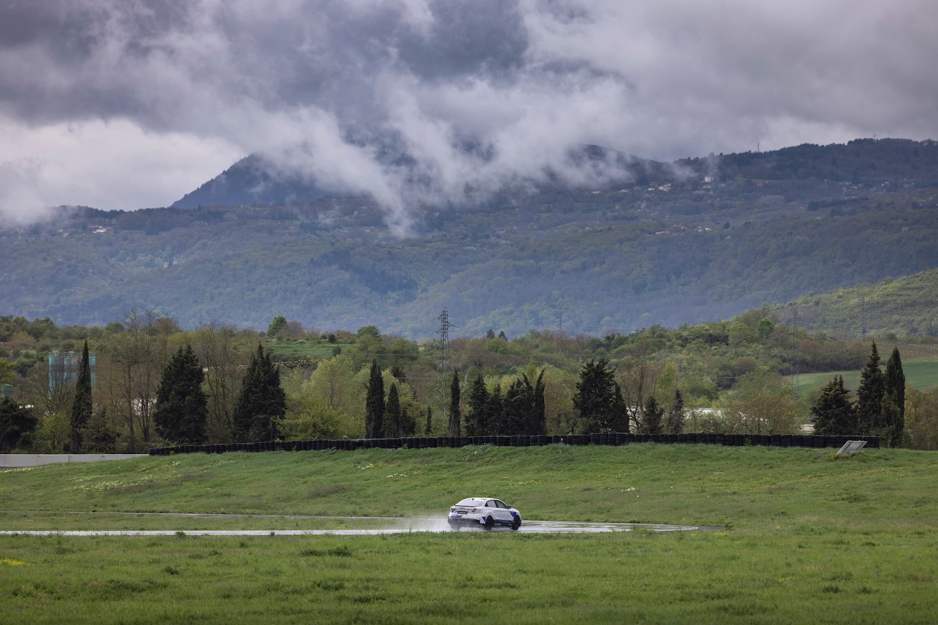 Alpine A390 : Derniers Galops D'Essai Avant La Grande Révélation Le 27 Mai 2025 4 Essais Alpine A390 Complexe Michelin De Ladoux