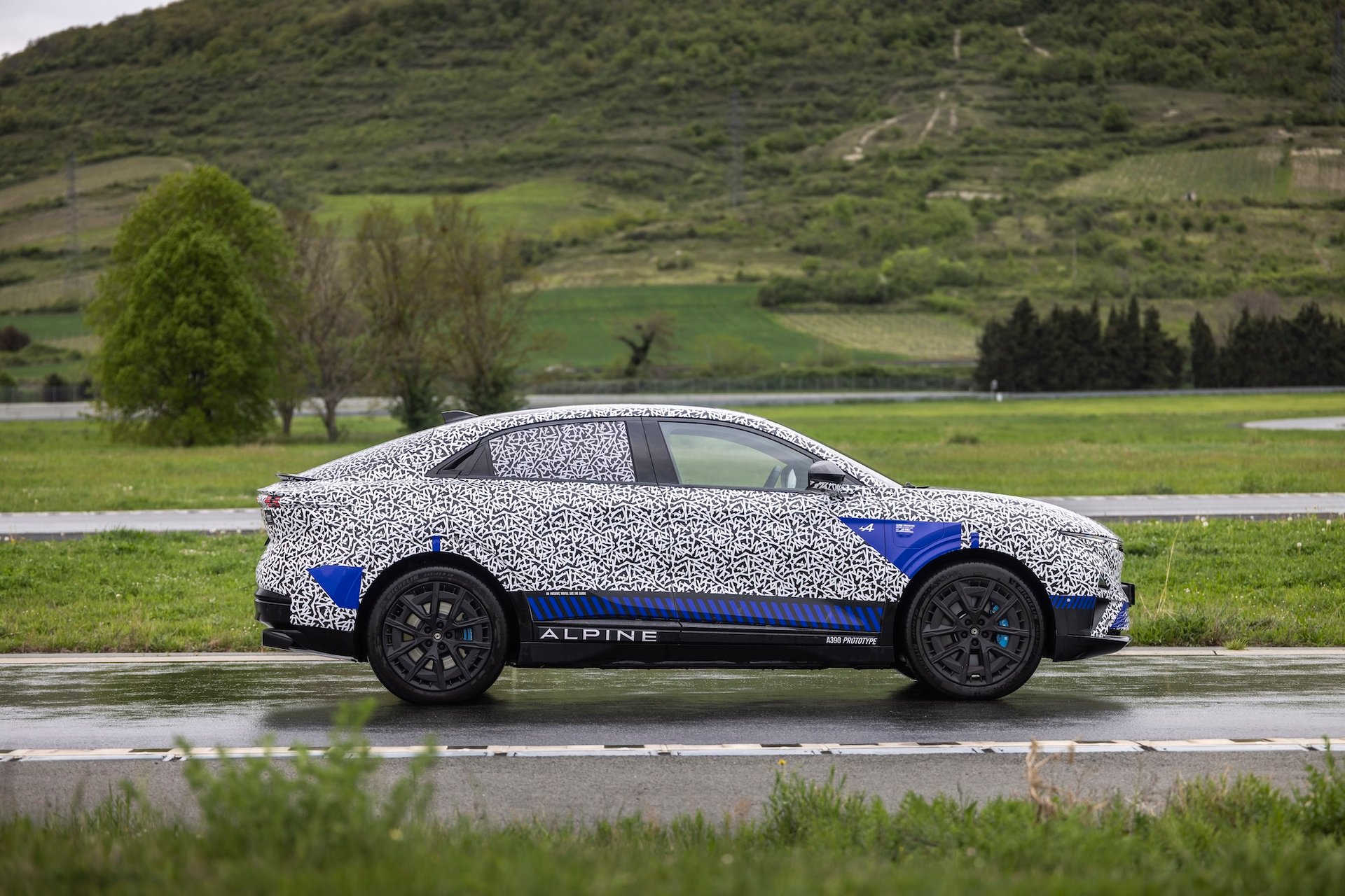 Alpine A390 : Derniers Galops D'Essai Avant La Grande Révélation Le 27 Mai 2025 14 Essais Alpine A390 Complexe Michelin De Ladoux