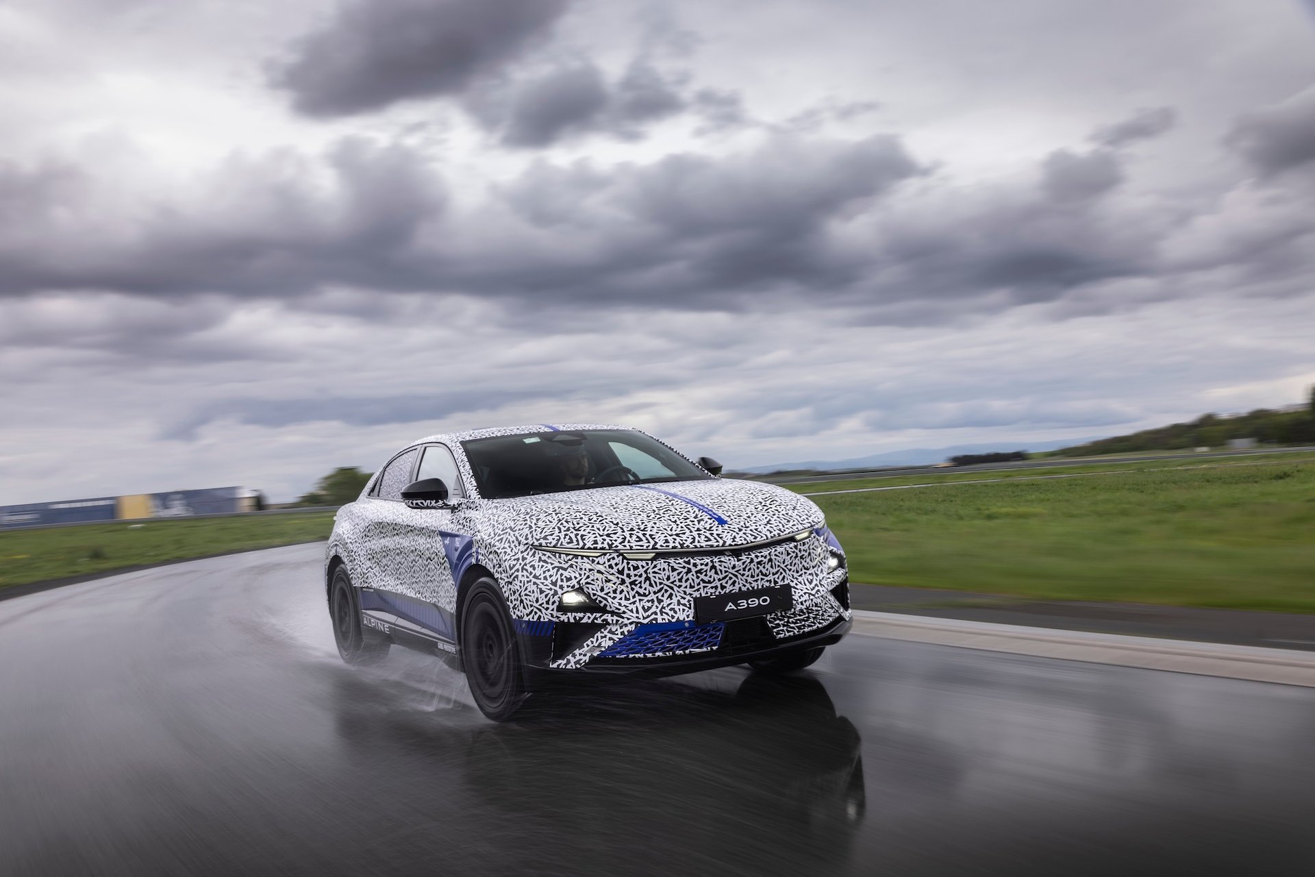 Alpine A390 : Derniers Galops D'Essai Avant La Grande Révélation Le 27 Mai 2025 28 Essais Alpine A390 Complexe Michelin De Ladoux