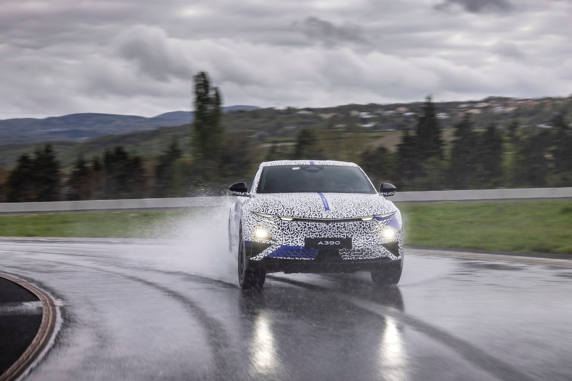 Alpine A390 : Derniers Galops D'Essai Avant La Grande Révélation Le 27 Mai 2025 26 Essais Alpine A390 Complexe Michelin De Ladoux