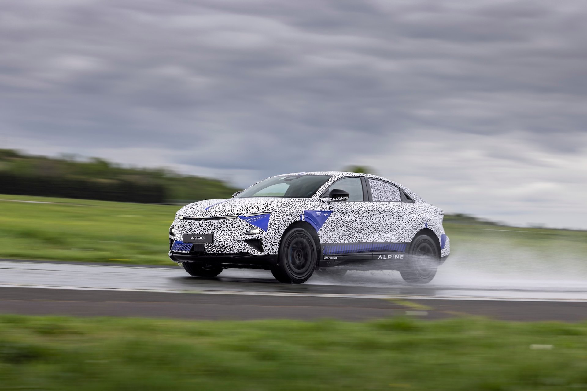 Alpine A390 : Derniers Galops D'Essai Avant La Grande Révélation Le 27 Mai 2025 24 Essais Alpine A390 Complexe Michelin De Ladoux