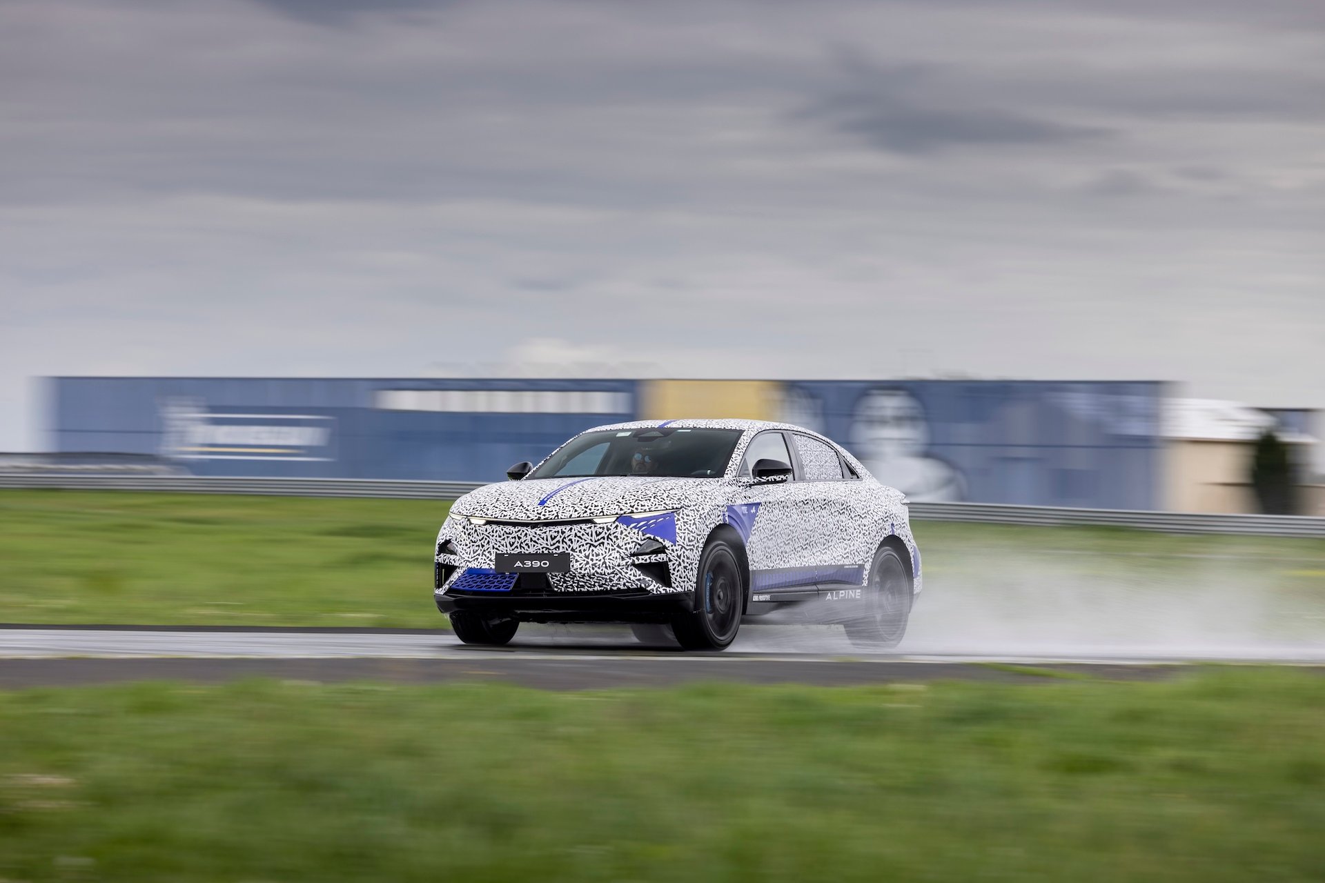 Alpine A390 : Derniers Galops D'Essai Avant La Grande Révélation Le 27 Mai 2025 23 Essais Alpine A390 Complexe Michelin De Ladoux