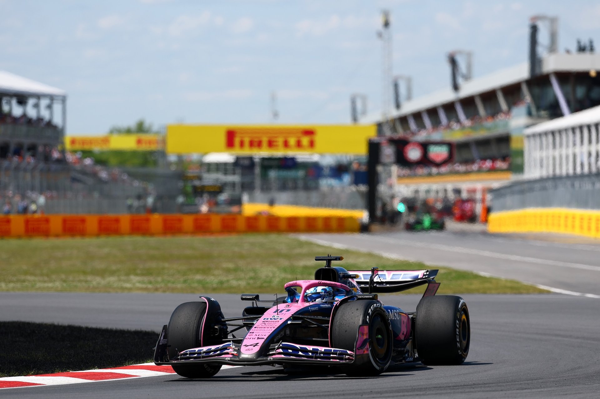 Bwt Alpine Formula One Team : Paroles D'Un Week-End Sans Récompense Au Canada 2025 8 Montreal, Quebec - June 15: Pierre Gasly Of France Driving The (10) Alpine F1 A525 Renault On Track During The F1 Grand Prix Of Canada At Circuit Gilles-Villeneuve On June 15, 2025 In Montreal, Quebec. (Photo By Clive Rose/Getty Images)