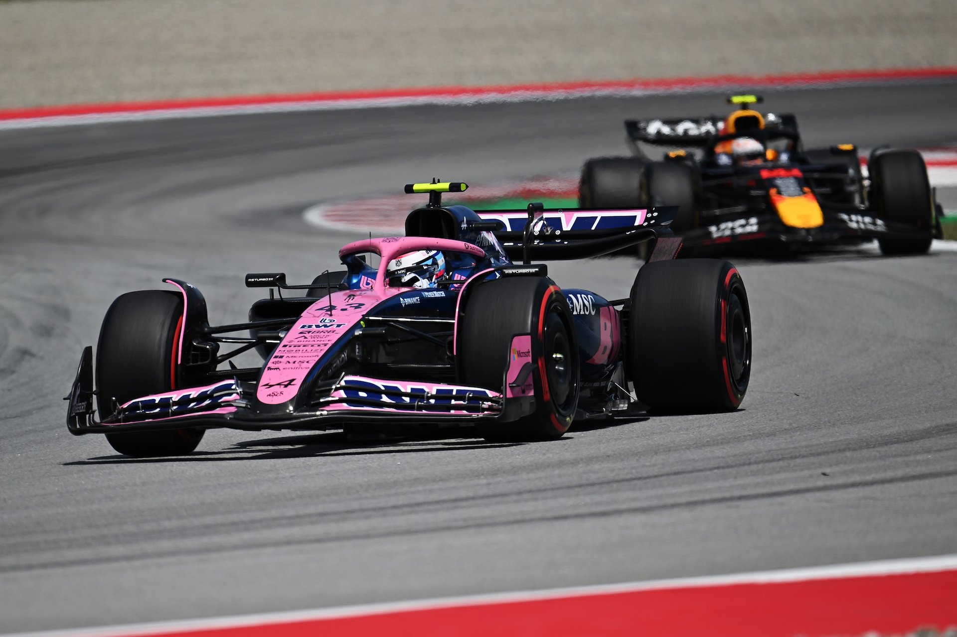 Barcelona, Spain - June 01: Franco Colapinto Of Argentina Driving The (43) Alpine F1 A525 Renault Leads Yuki Tsunoda Of Japan Driving The (22) Oracle Red Bull Racing Rb21 On Track During The F1 Grand Prix Of Spain At Circuit De Barcelona-Catalunya On June 01, 2025 In Barcelona, Spain. (Photo By Sam Bagnall/Sutton Images)