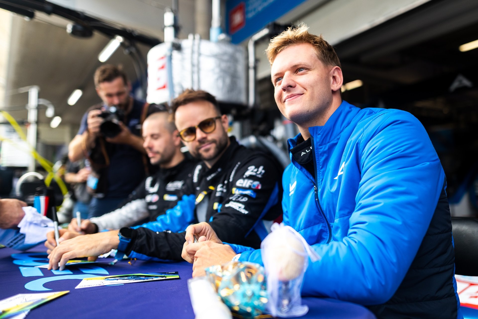 Hypercar Wec : António Félix Da Costa Pressenti Chez Alpine Endurance Team En 2026 10 Schumacher Mick (Ger), Alpine Endurance Team, Alpine A424 #36, Hypercar, Portrait, Autograph Session During The Rolex 6 Hours Of Sao Paulo 2025, 5Th Round Of The 2025 Fia World Endurance Championship, From July 11 To 13, 2025 On The Interlagos Circuit In Sao Paulo, Brazil - Photo Marcel Wulf / Dppi