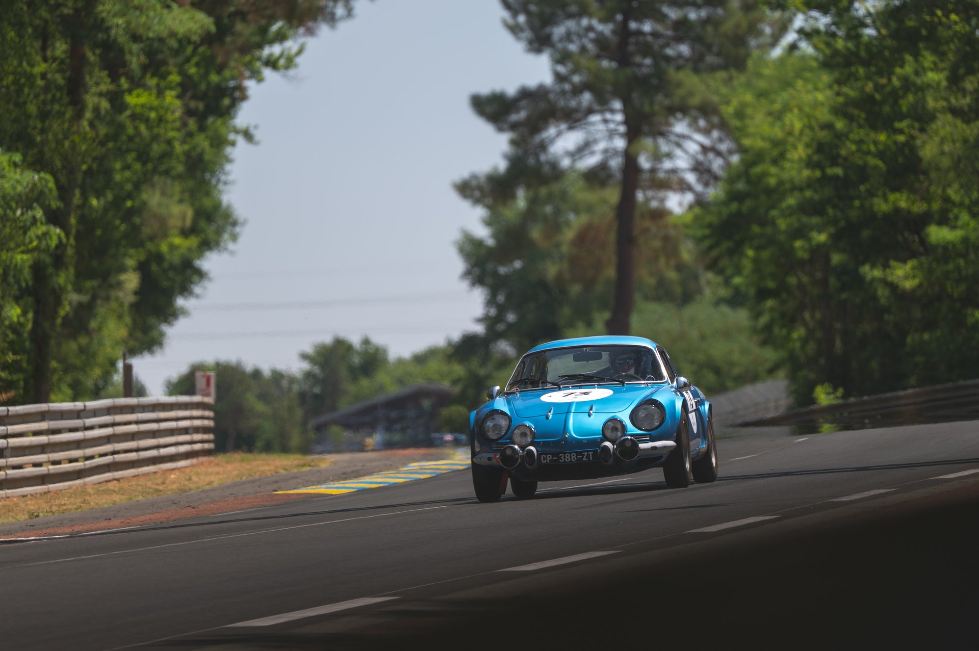 Alpine : Son Patrimoine À L’épreuve Du Mans Classic 2025 44 Les Alpinistes Le Mans Classic 2025 52 | Alpine : Son Patrimoine À L’épreuve Du Mans Classic 2025