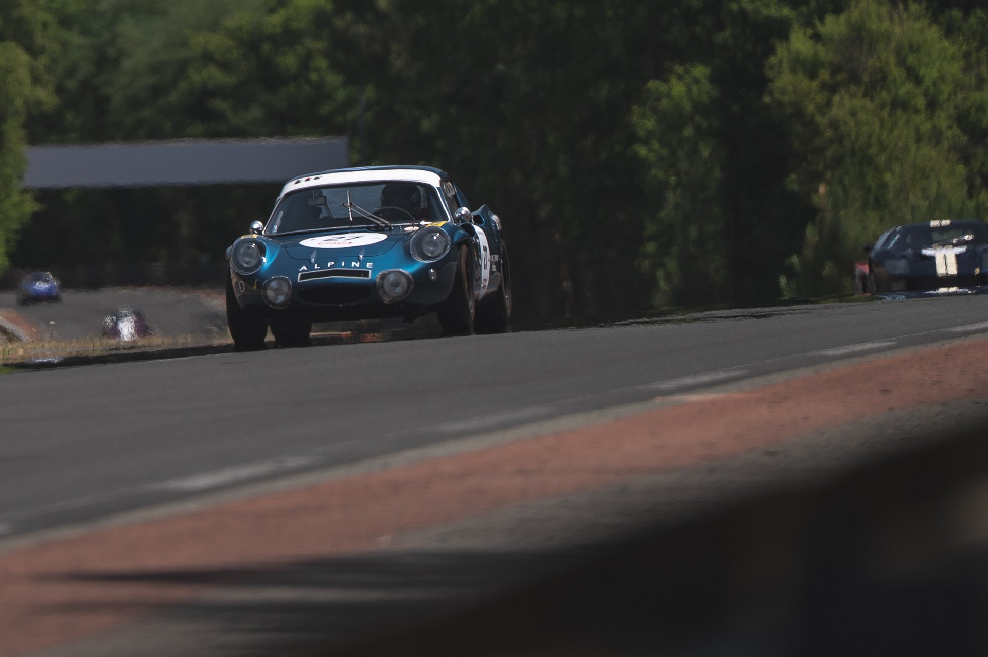 Alpine : Son Patrimoine À L’épreuve Du Mans Classic 2025 38 Les Alpinistes Le Mans Classic 2025 58 | Alpine : Son Patrimoine À L’épreuve Du Mans Classic 2025